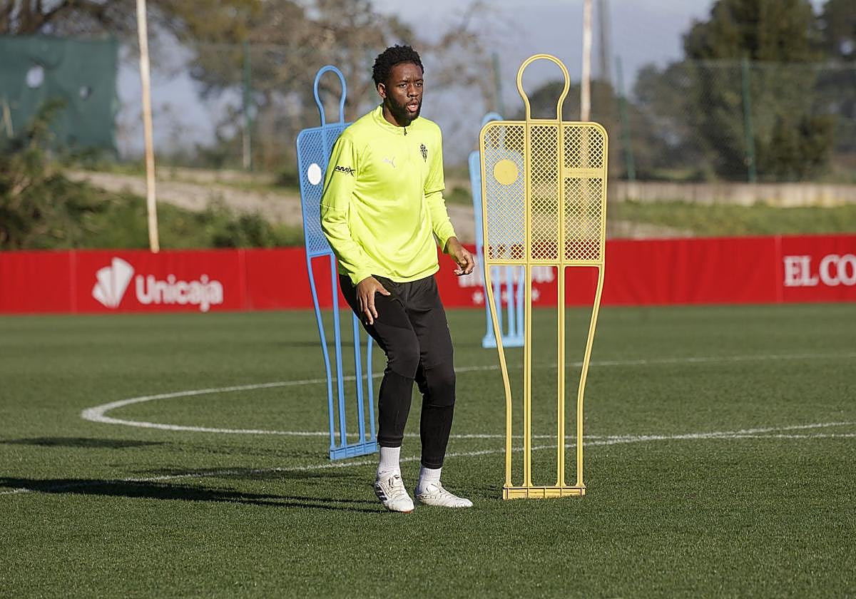 Kembo, en un entrenamiento en Mareo.
