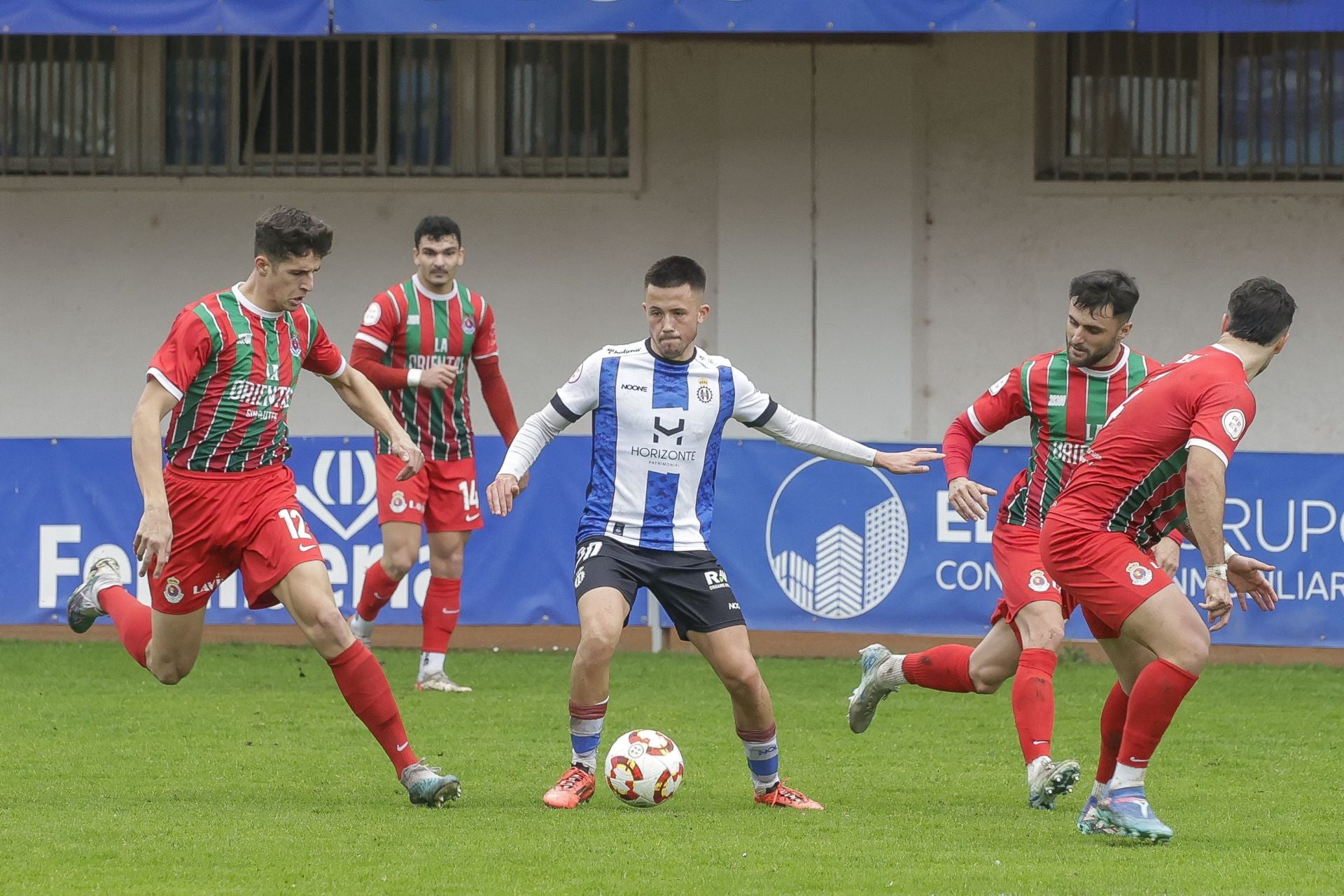 Osky, en un partido de la pasada temporada con el Real Avilés.