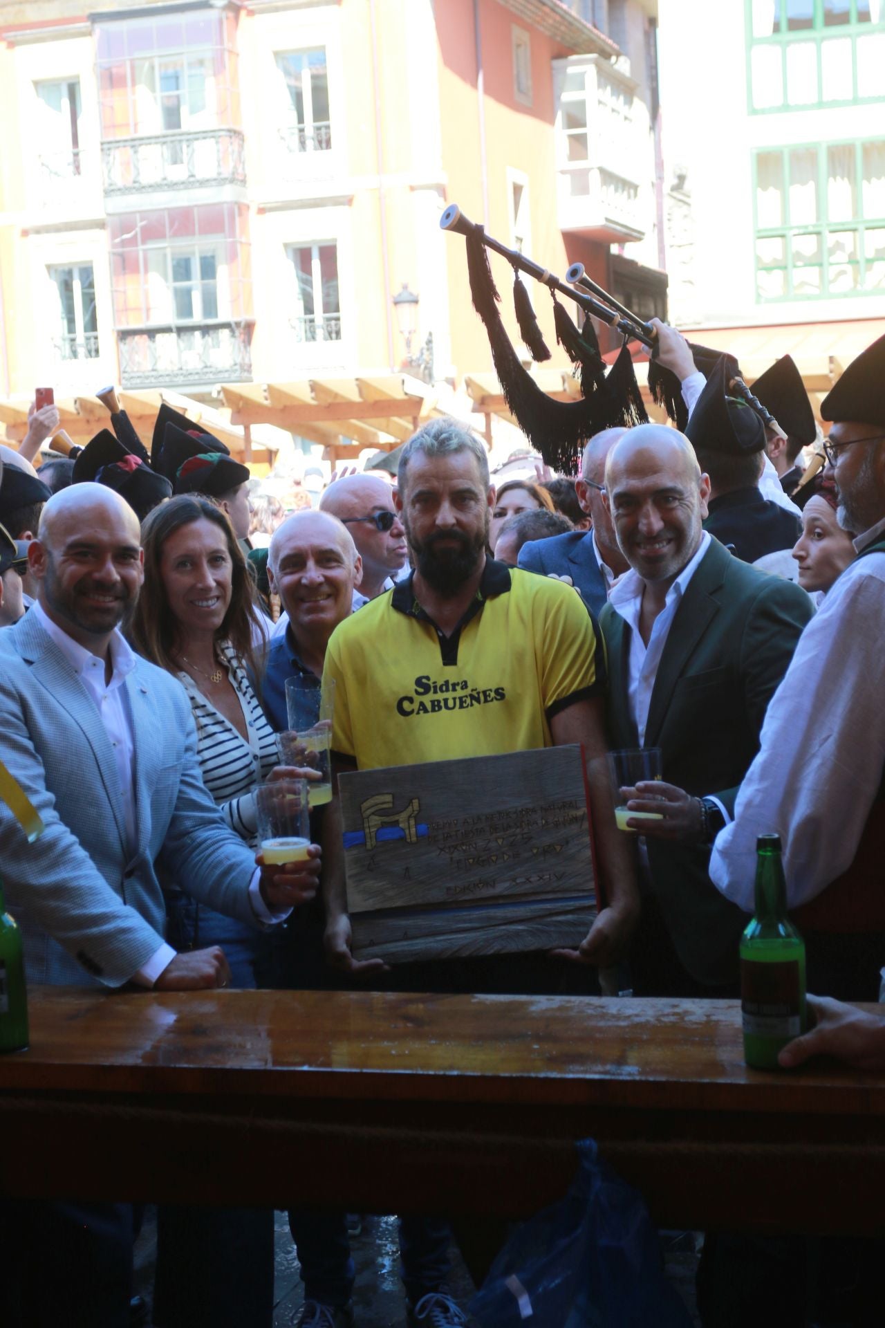 La XXXIV Fiesta de la Sidra Natural de Gijón se despide entre galardones y multitudes