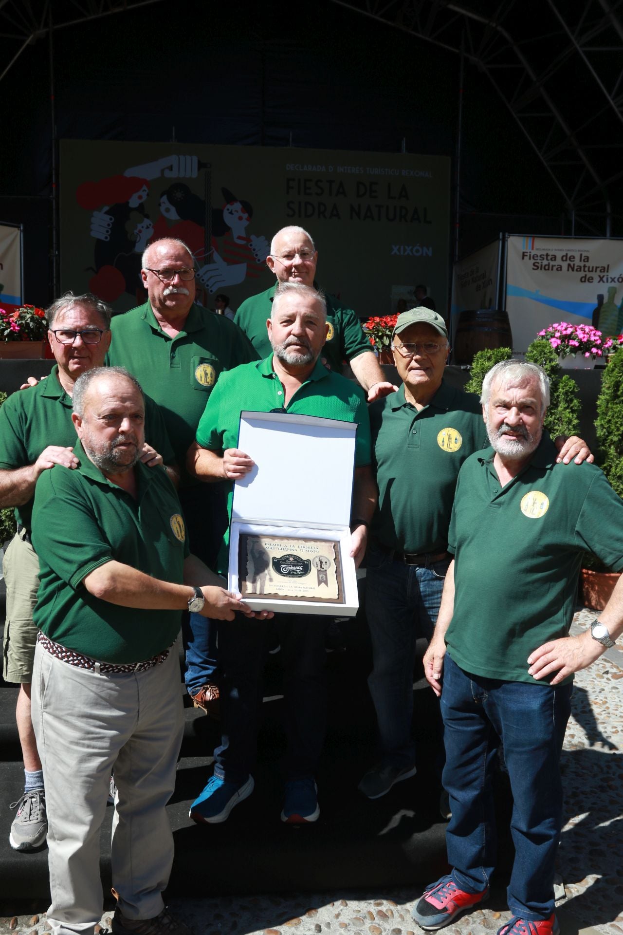 La XXXIV Fiesta de la Sidra Natural de Gijón se despide entre galardones y multitudes