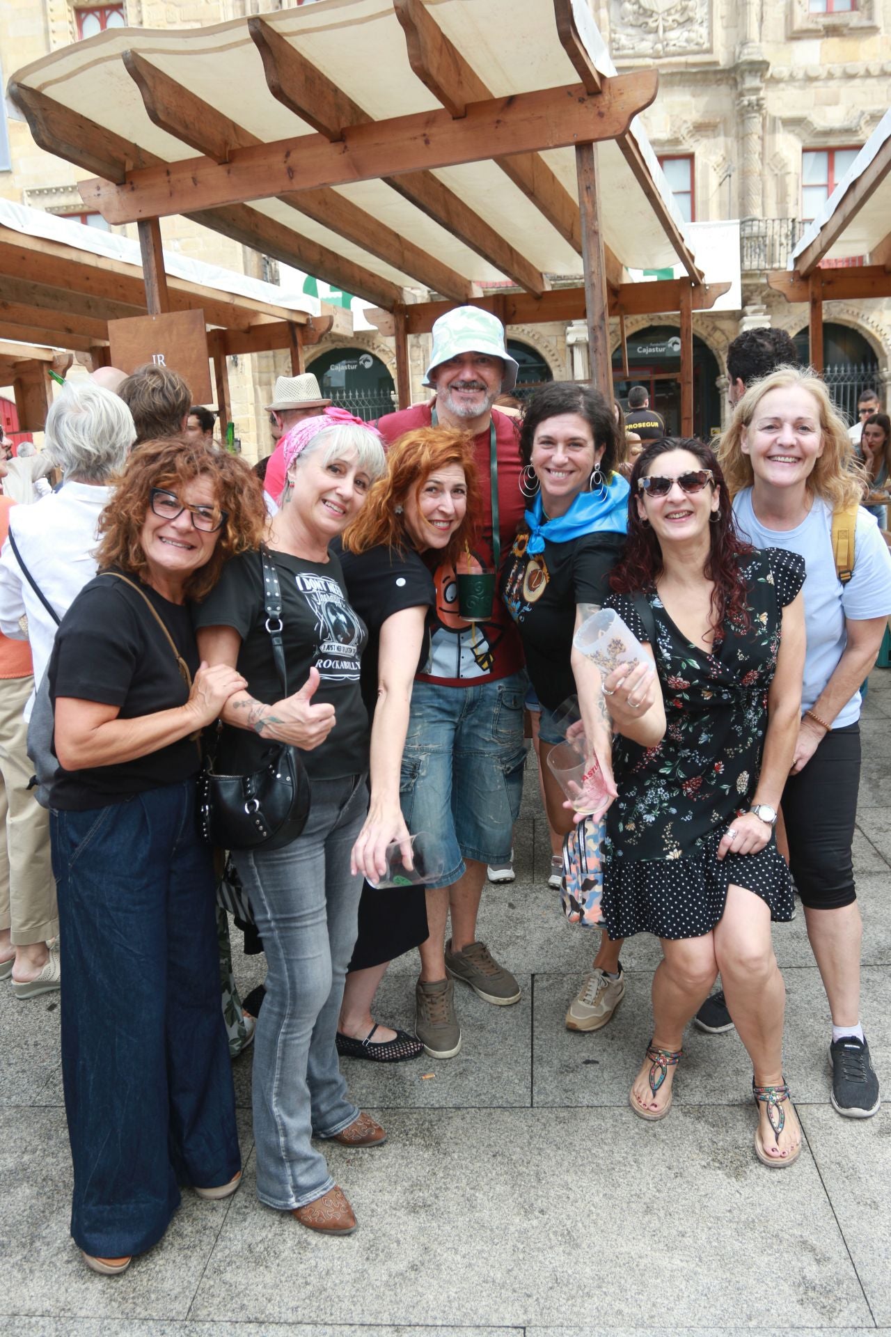 La XXXIV Fiesta de la Sidra Natural de Gijón se despide entre galardones y multitudes