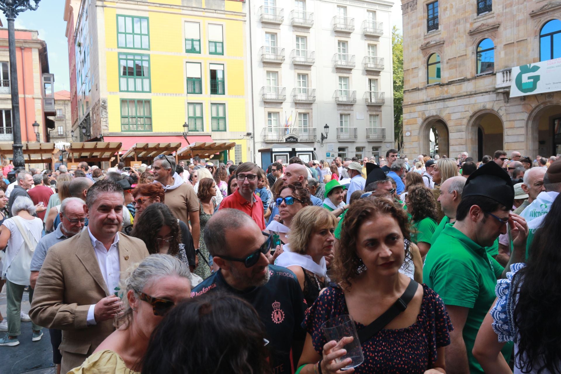 La XXXIV Fiesta de la Sidra Natural de Gijón se despide entre galardones y multitudes
