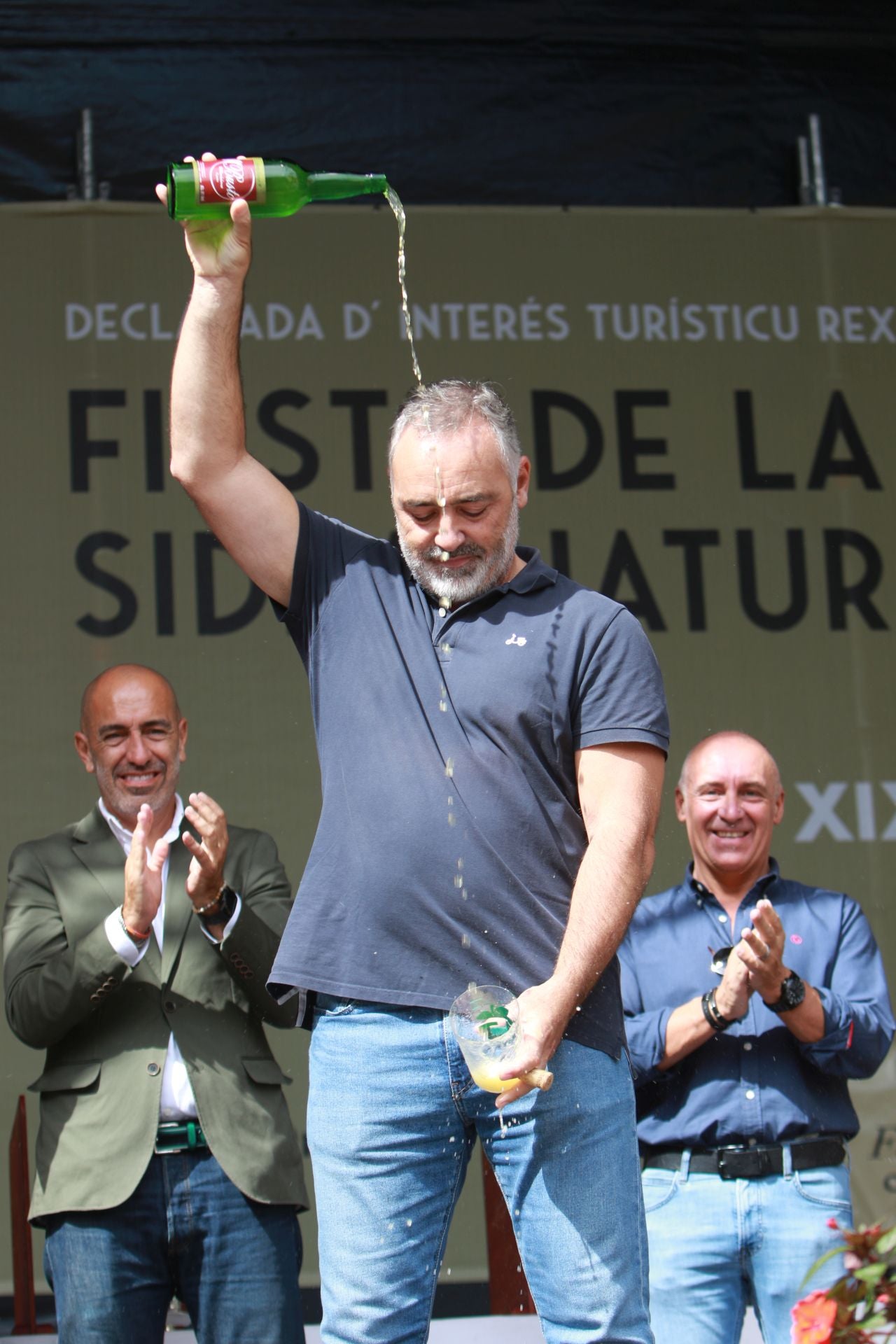 La XXXIV Fiesta de la Sidra Natural de Gijón se despide entre galardones y multitudes