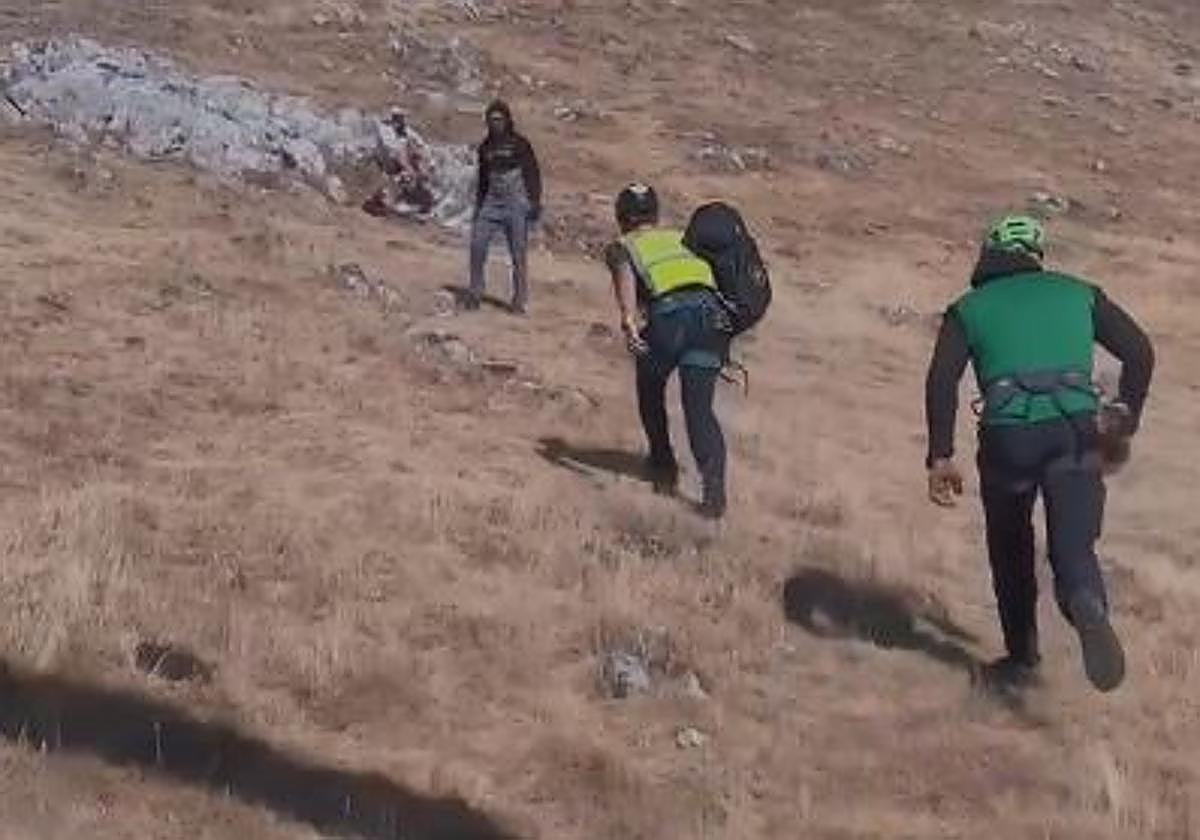 La Guardia Civil evacúa a dos personas lesionadas en el Trail Ubiña