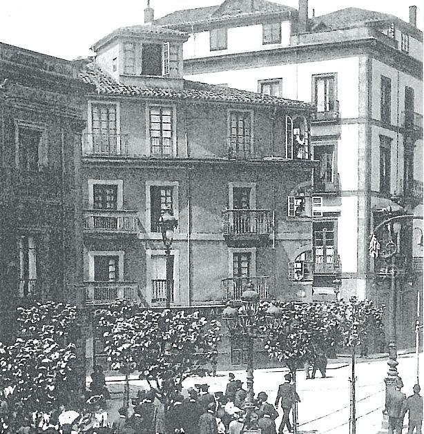 EI edificio conocido como Los Cuatro Cantones en la actual Plaza de Italia.