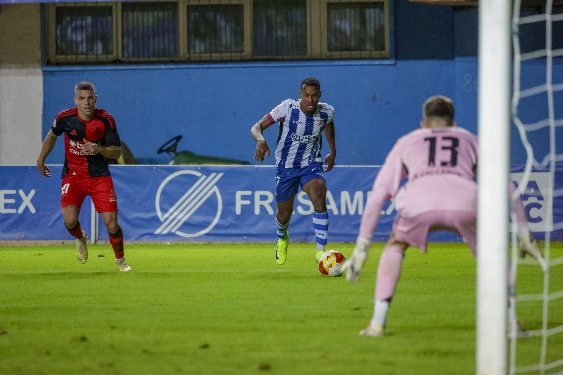 Las mejores jugadas del Real Avilés - Ponferradina en imágenes