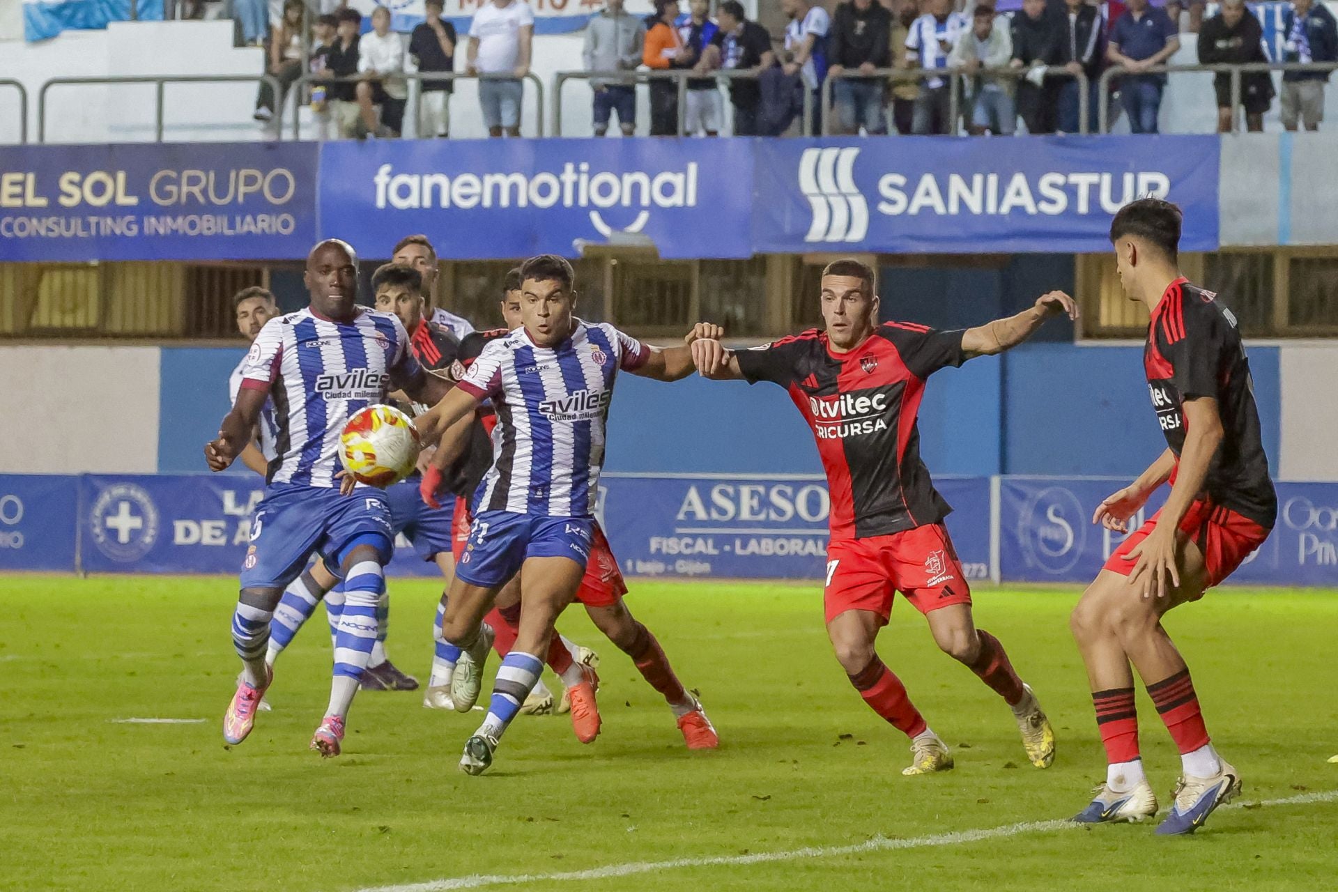 Las mejores jugadas del Real Avilés - Ponferradina en imágenes