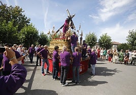 El Ecce Homo procesionando por Noreña en años anteriores.