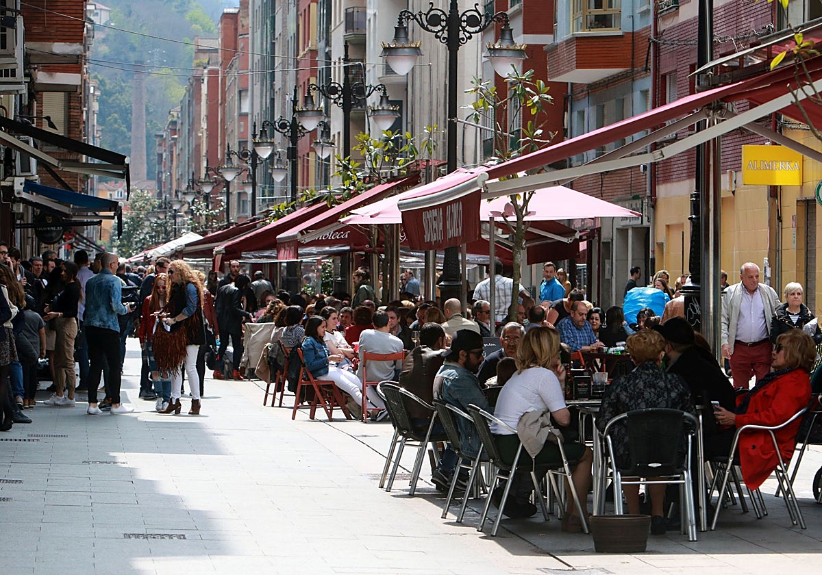 Ambiente en las calles de Mieres