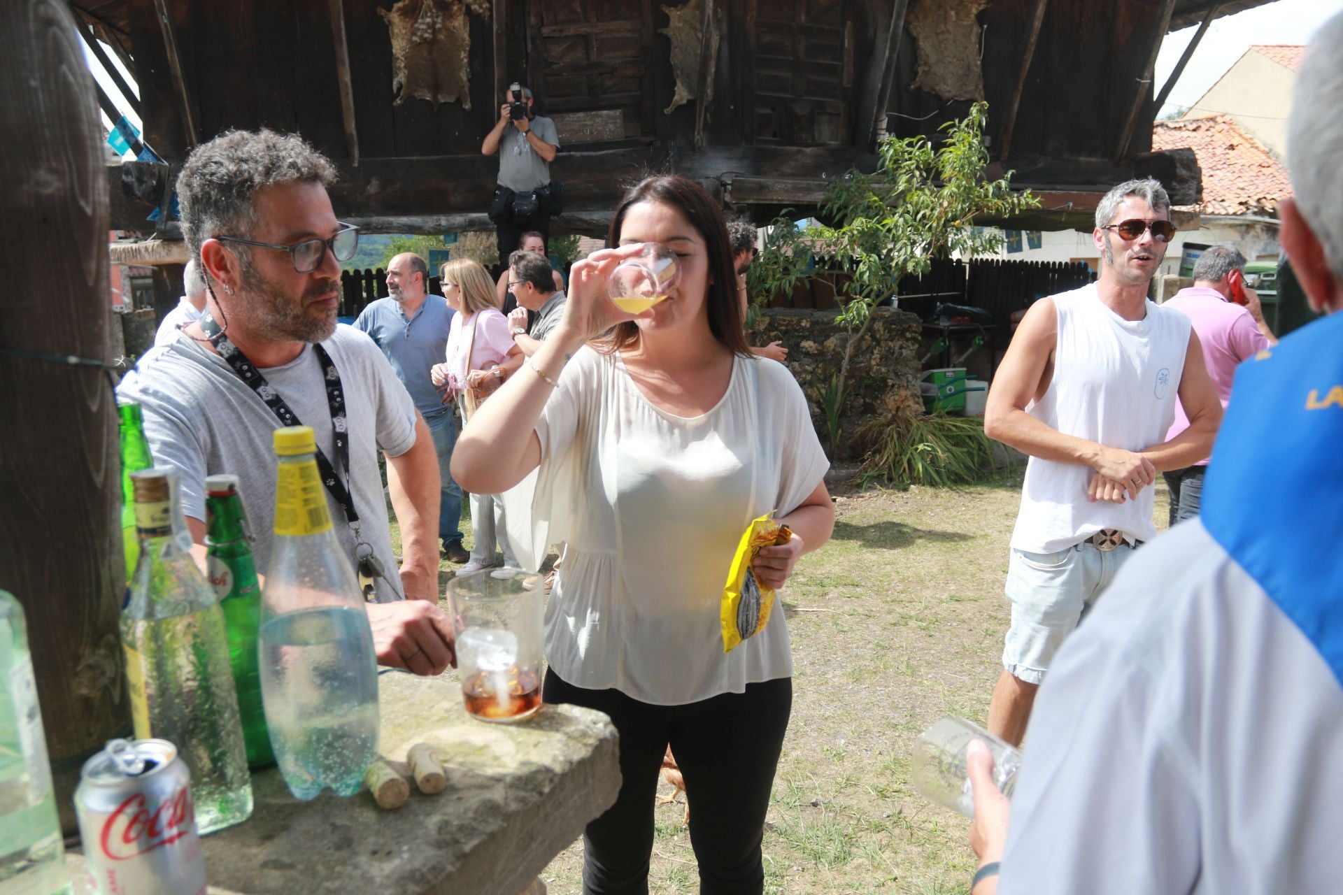Bien de sidra y comedia en Valdesoto para celebrar su Pueblo Ejemplar