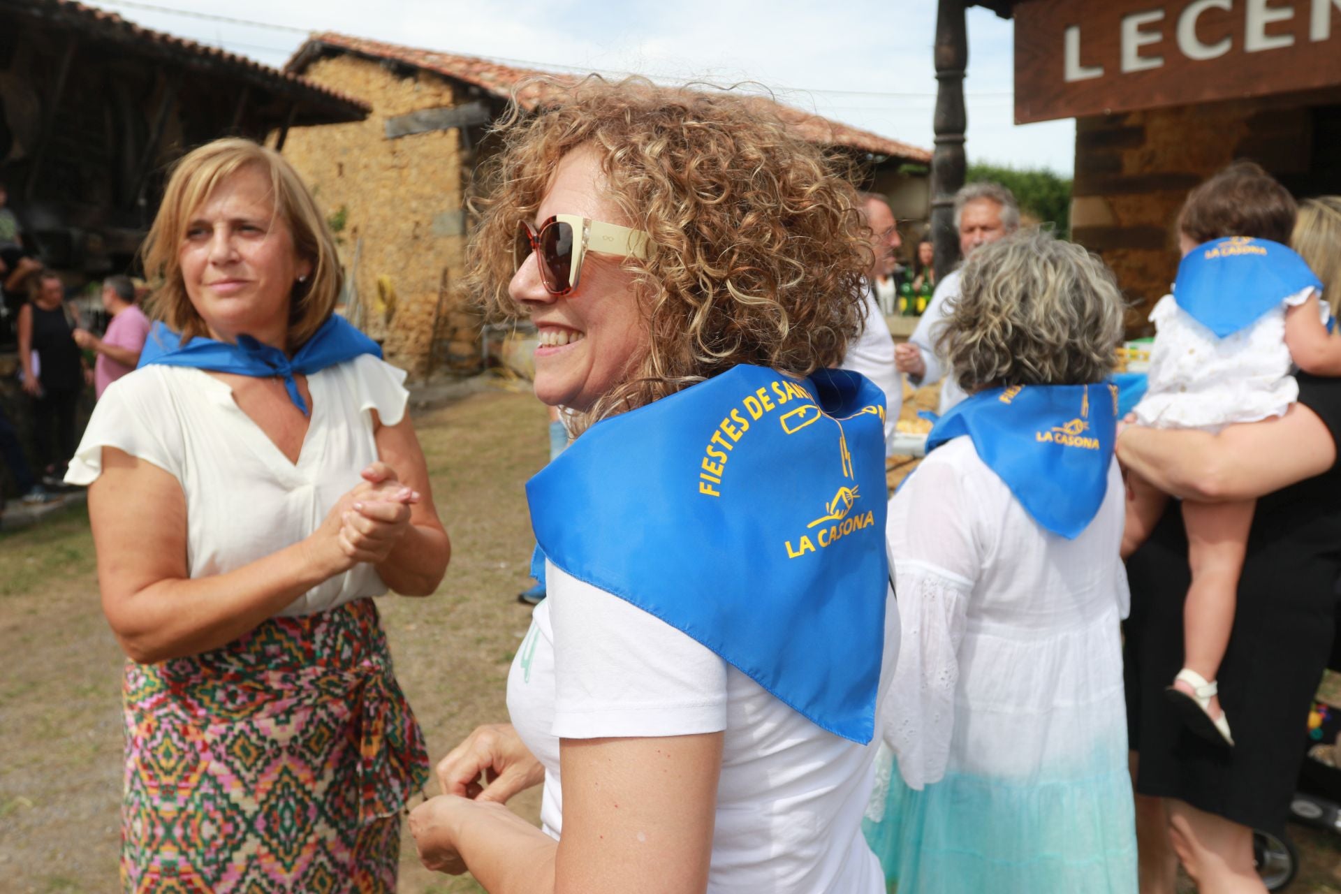 Bien de sidra y comedia en Valdesoto para celebrar su Pueblo Ejemplar