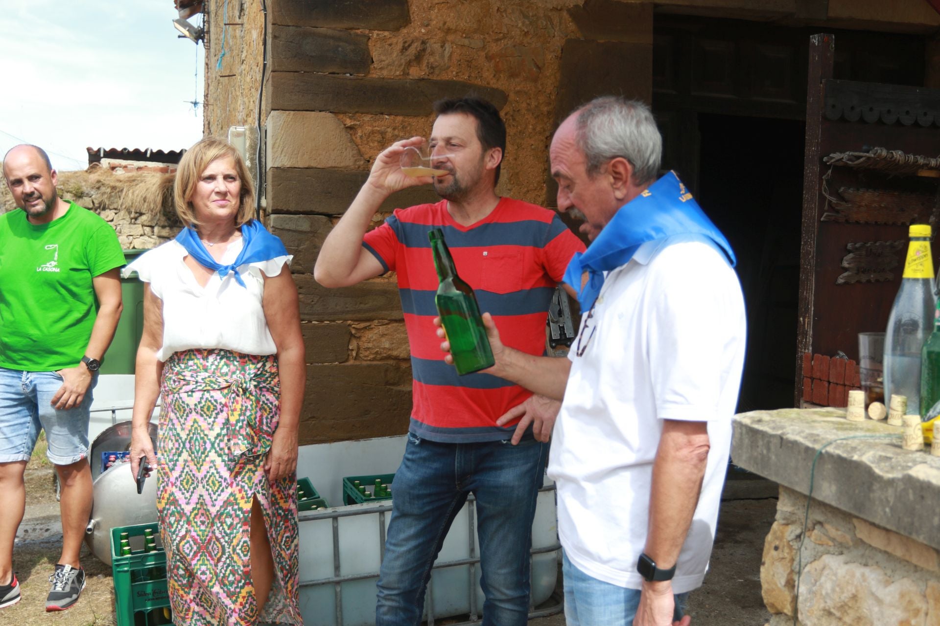 Bien de sidra y comedia en Valdesoto para celebrar su Pueblo Ejemplar