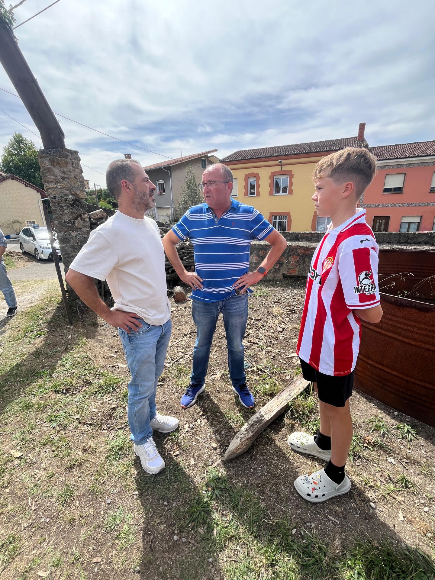 Bien de sidra y comedia en Valdesoto para celebrar su Pueblo Ejemplar