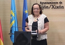 La edil socialista Natalia González Peláez, este miércoles, en la sala de prensa del Ayuntamiento de Gijón.