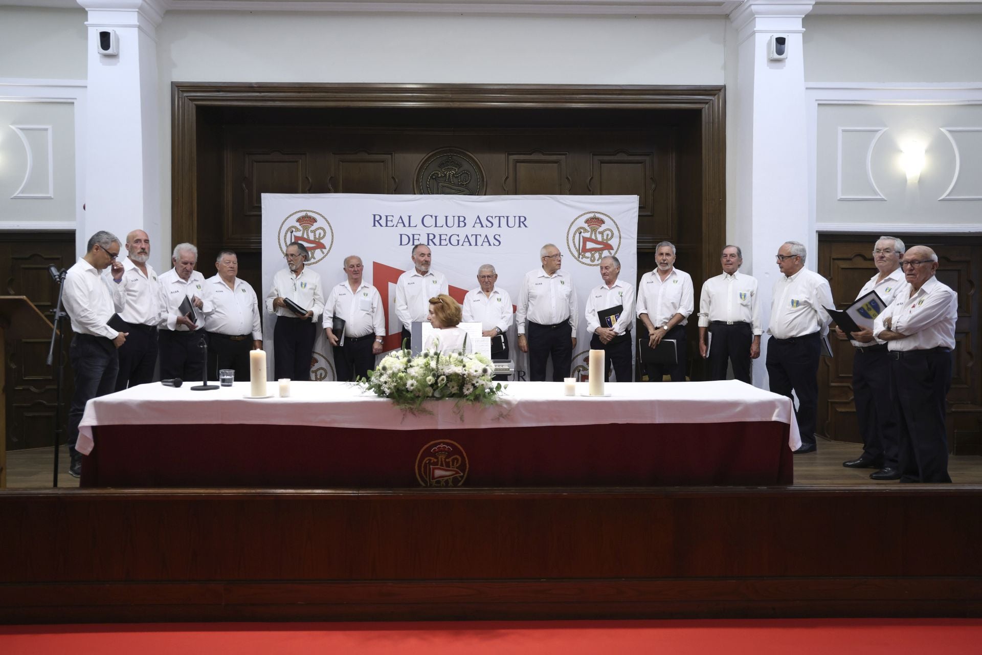El Club de Regatas de Gijón honra a sus socios de honor