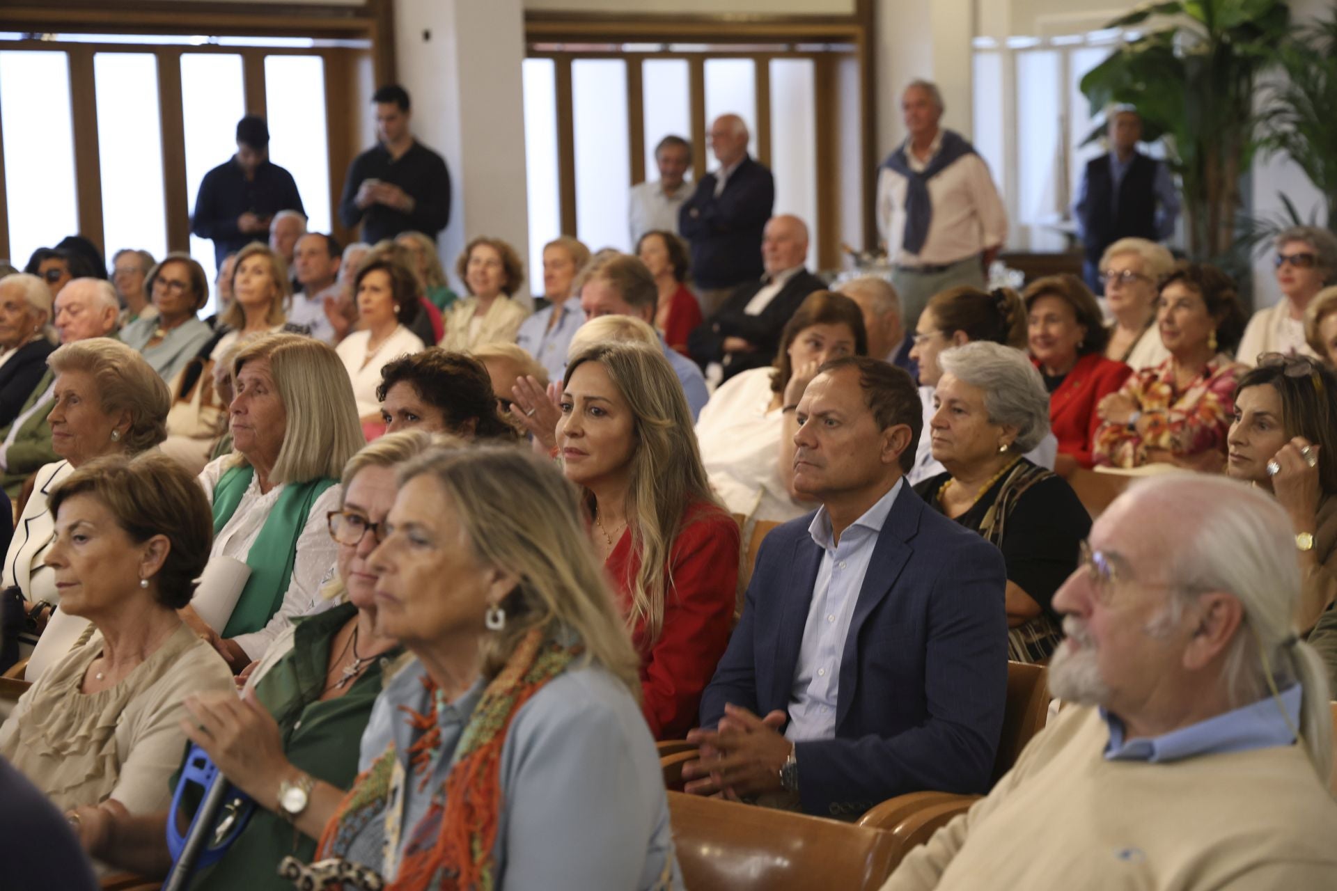El Club de Regatas de Gijón honra a sus socios de honor