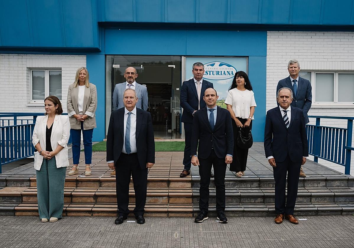 El ministro Jordi Hereu visitó este jueves las instalaciones de Central Lechera Asturiana.