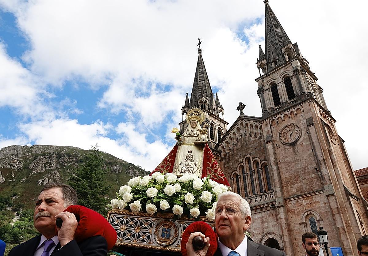 Procesión de La Santina en Covadonga.