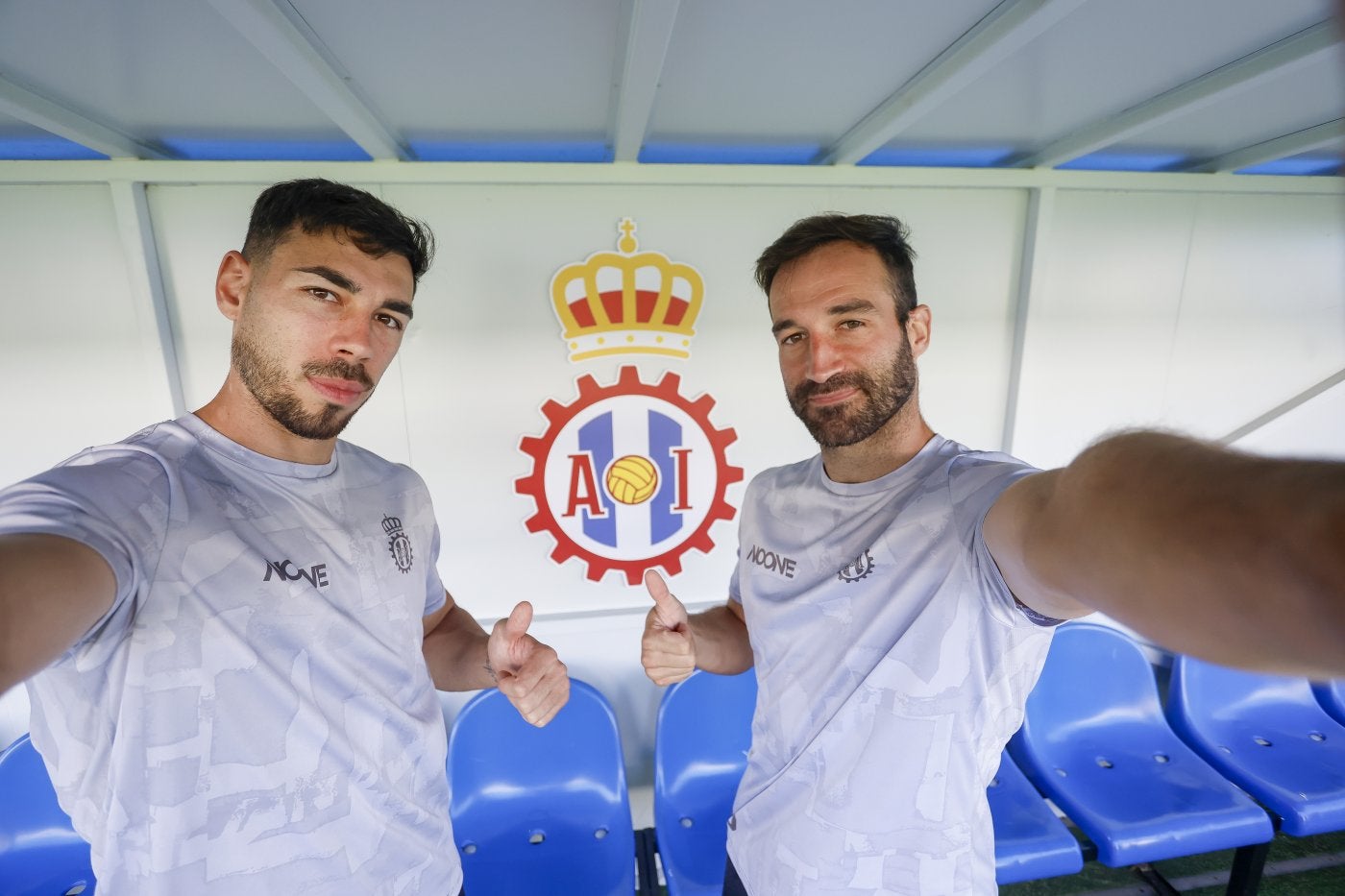 Raúl Hernández y Edu Campabadal defienden ahora con ilusión el escudo del Real Avilés.