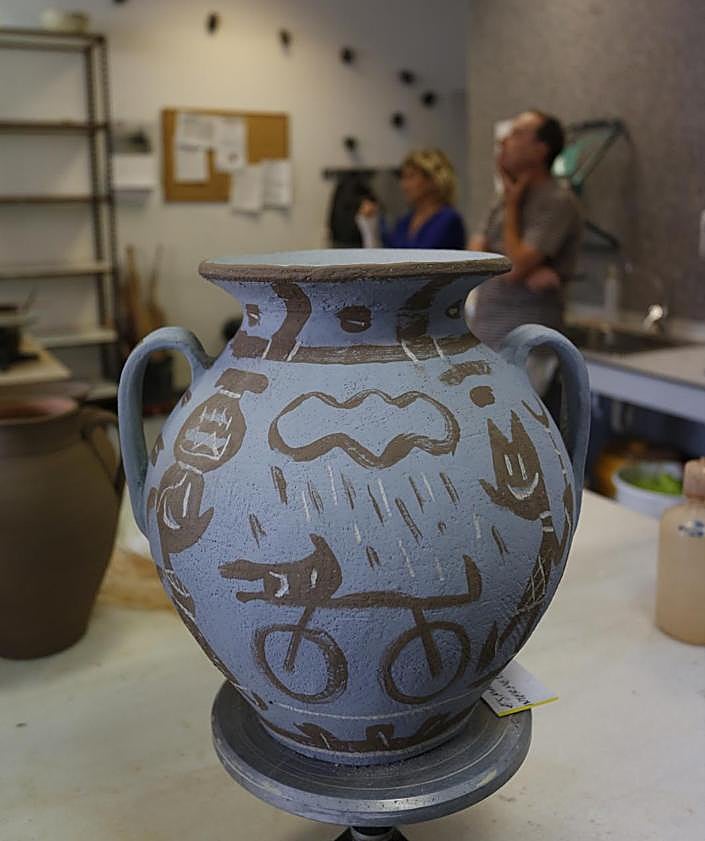 Imagen secundaria 2 - Detalle de varias de las piezas decoradas por Xavier Mariscal.