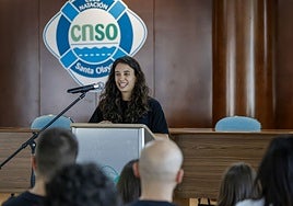 Sara Lolo, ayer, durante el pregón de las fiestas del Club Natación Santa Olaya.