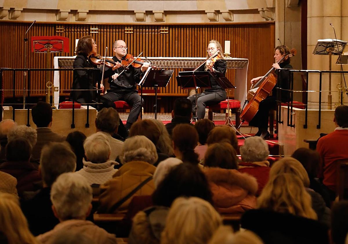 Concierto extraordinario de Semana Santa de la Sociedad Filarmónica de Gijón, en la Parroquia Mayor de San Pedro.