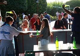 Los socios disfrutaron de la sidra elaborada en el propio club.