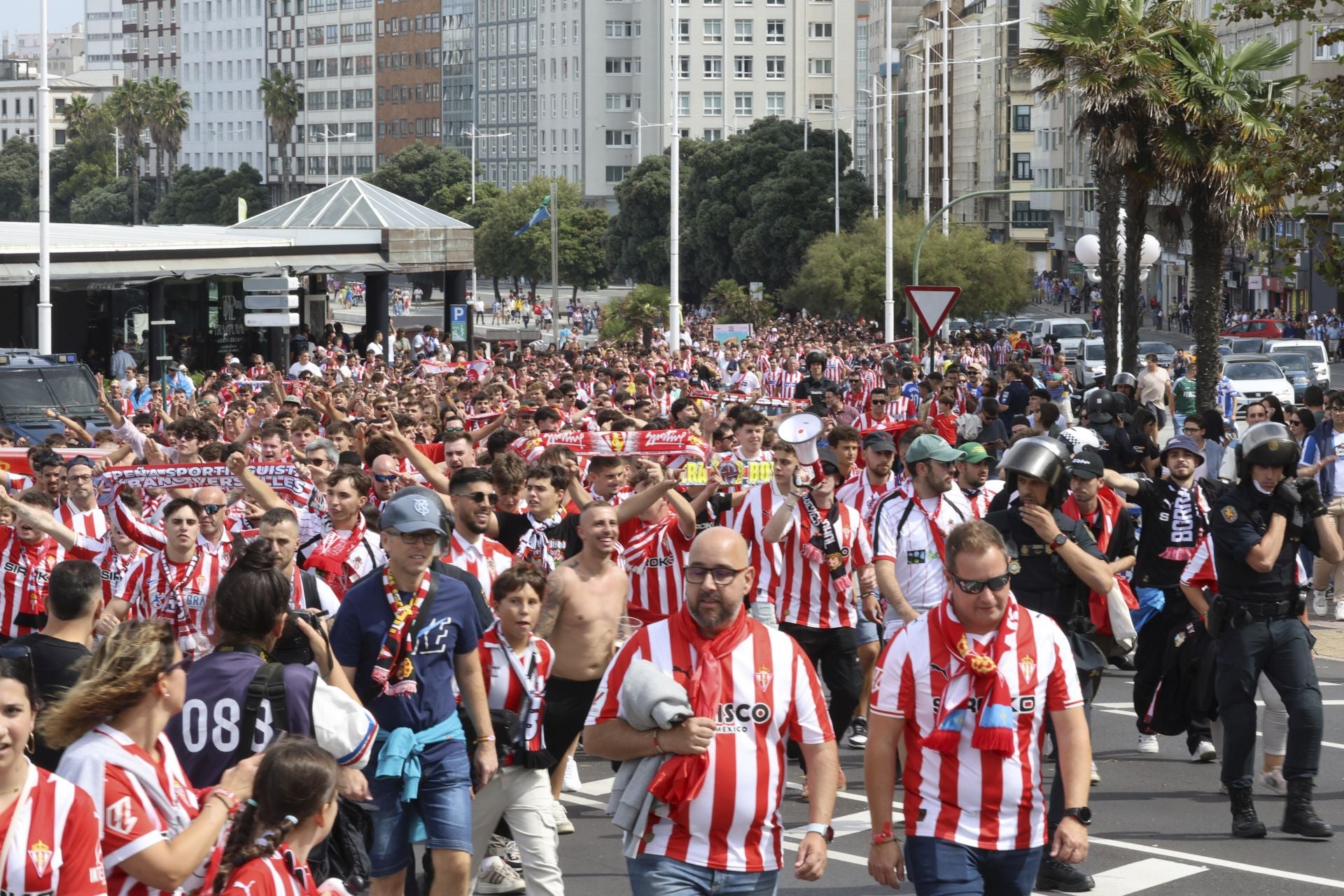 La &#039;mareona&#039; conquista La Coruña ¿Estuviste? ¡Búscate!