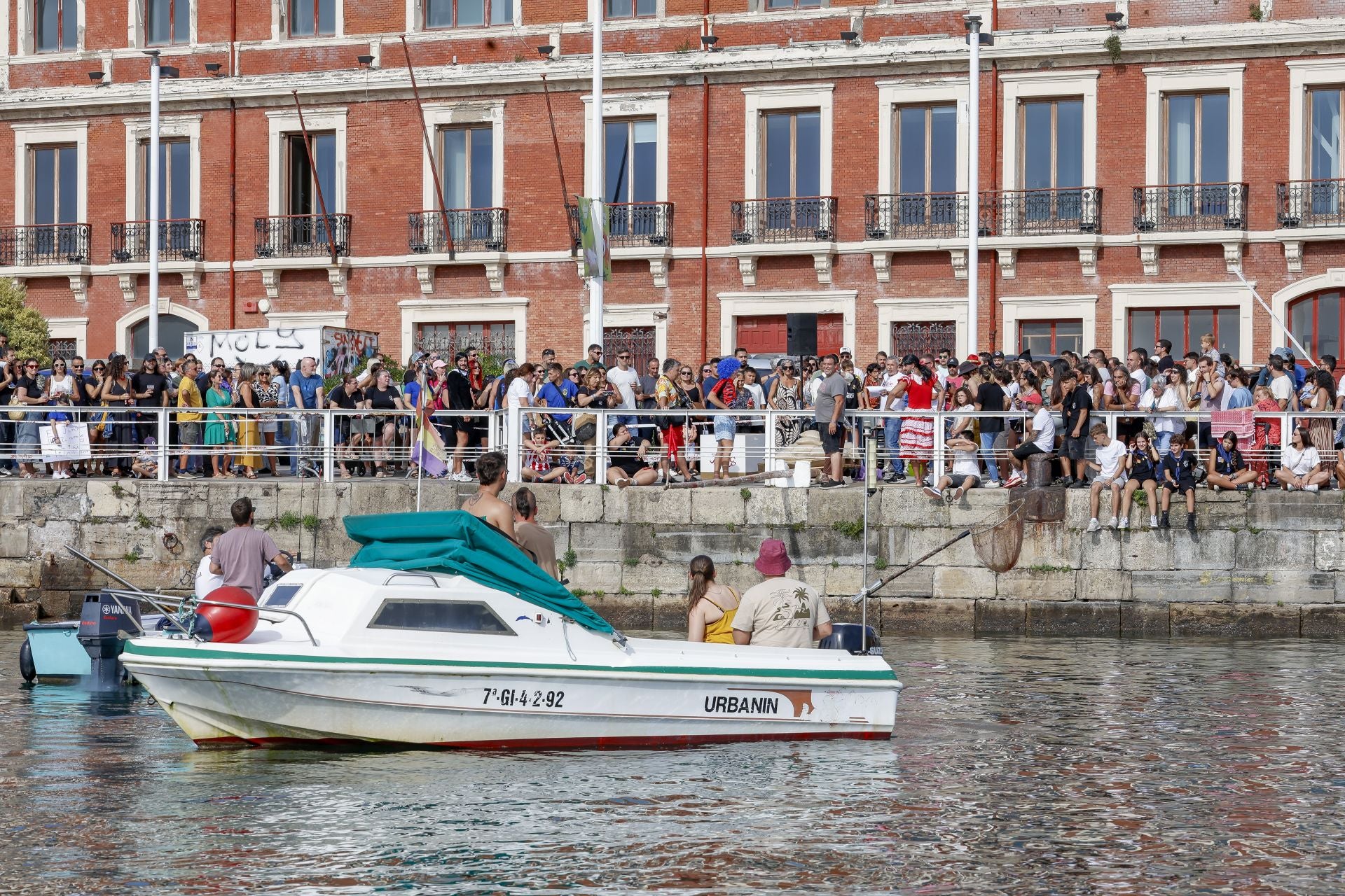 La tradicional cucaña volvió a Cimavilla