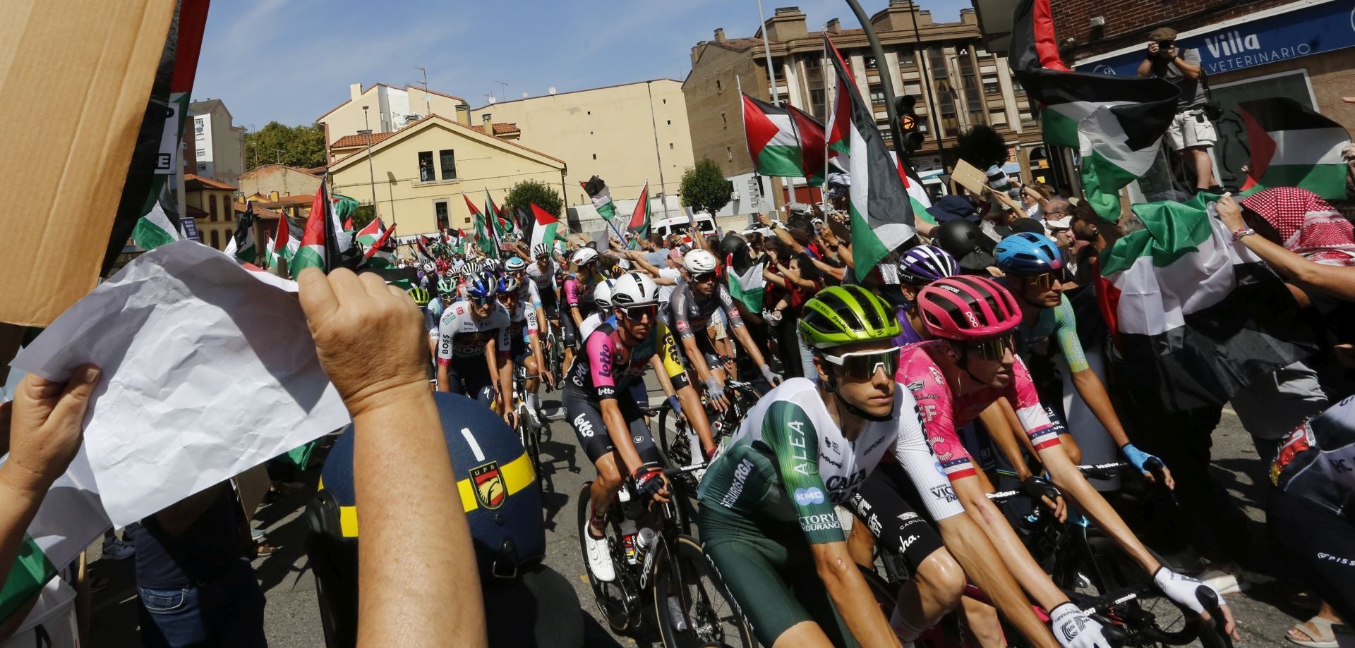 Nuevas protestas en Avilés a favor de Palestina en la demicuarta etapa de La Vuelta