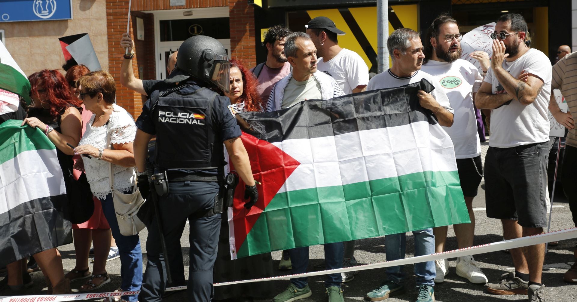Nuevas protestas en Avilés a favor de Palestina en la demicuarta etapa de La Vuelta