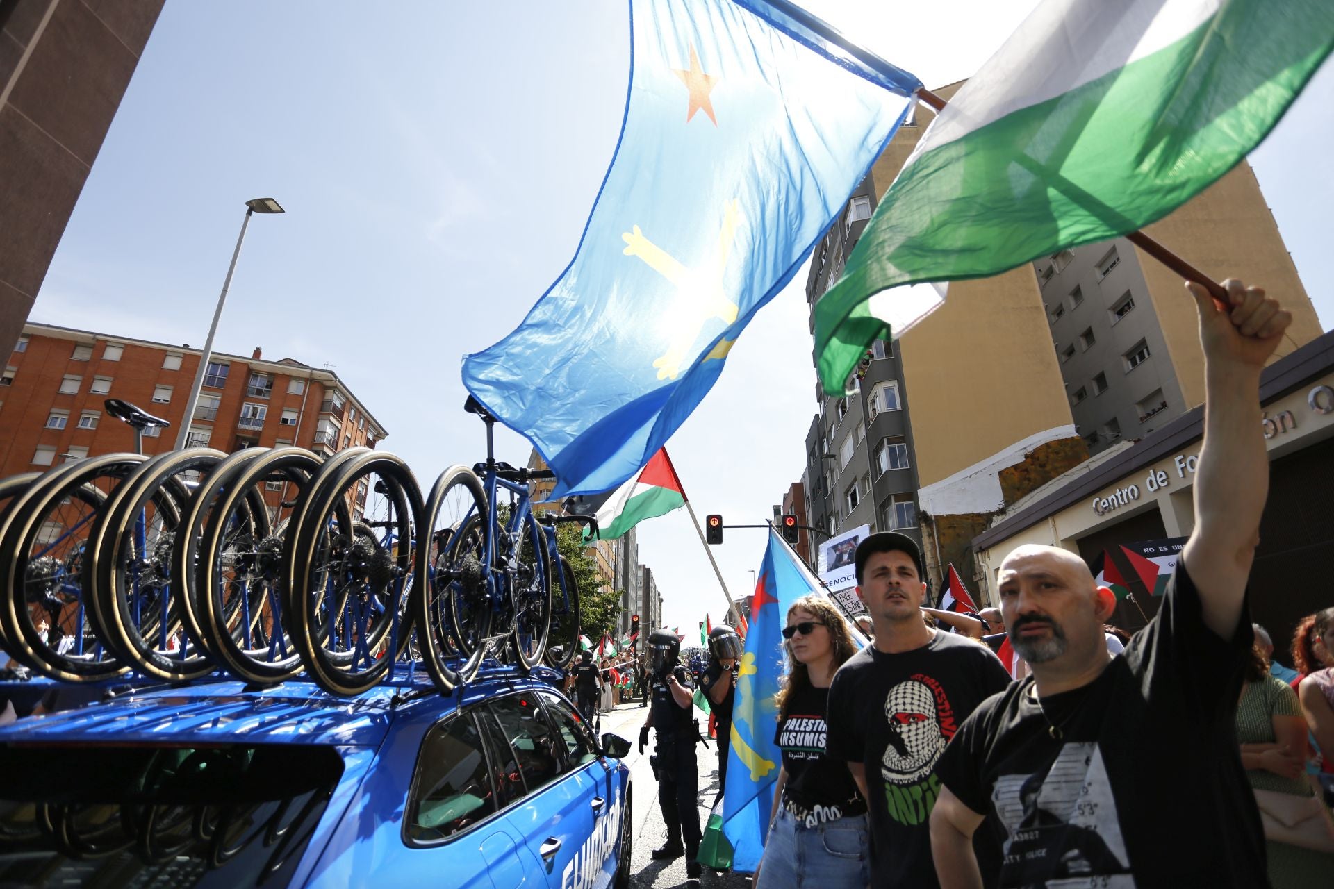 Nuevas protestas en Avilés a favor de Palestina en la demicuarta etapa de La Vuelta