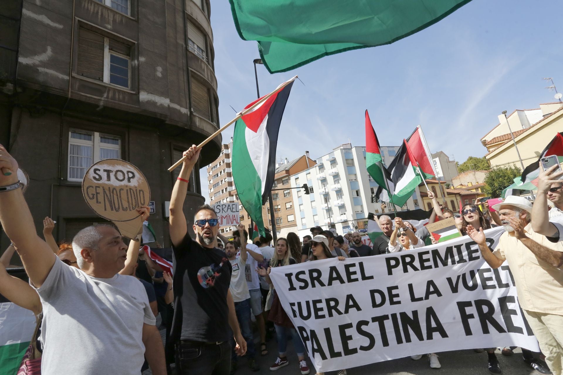 Nuevas protestas en Avilés a favor de Palestina en la demicuarta etapa de La Vuelta