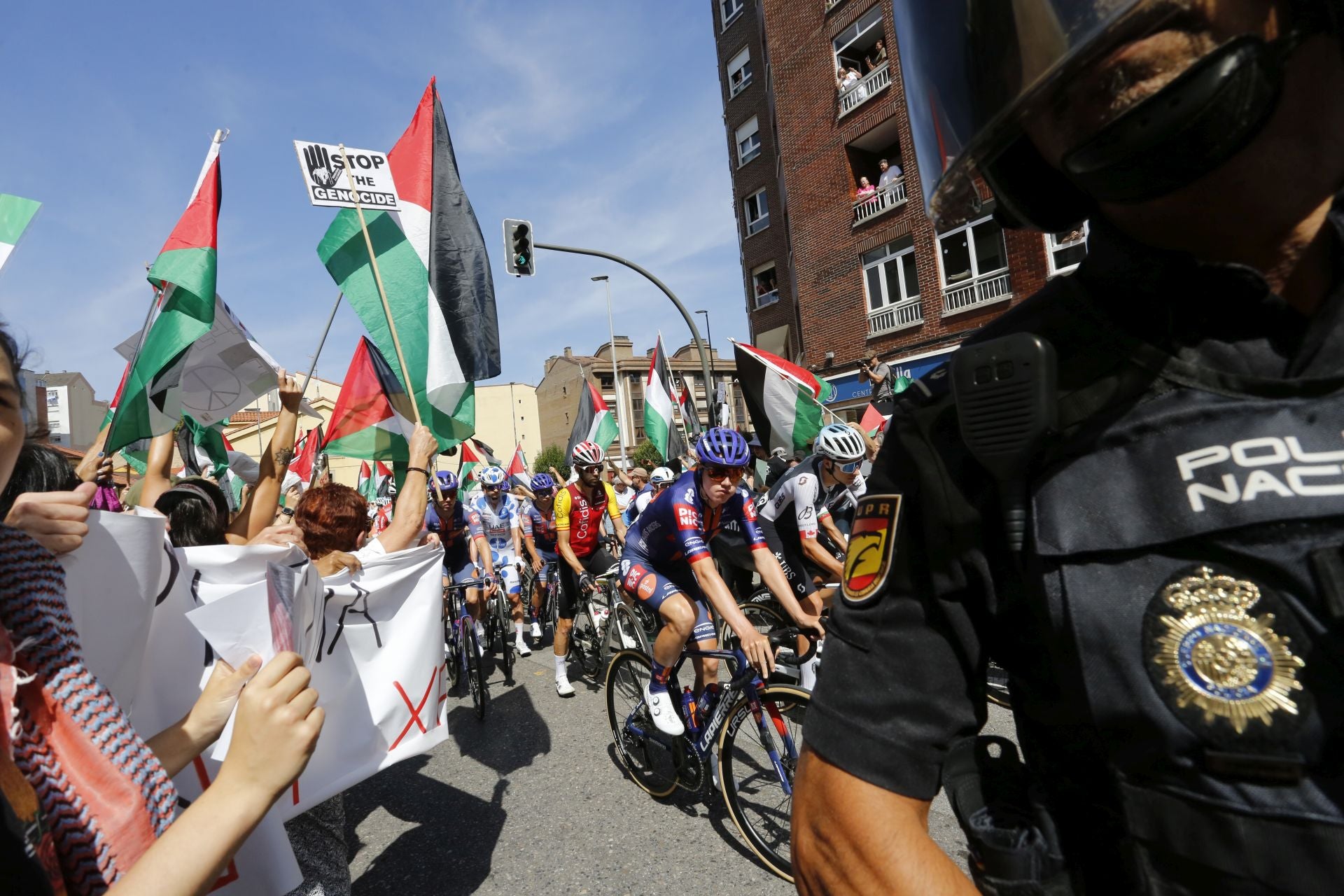 Nuevas protestas en Avilés a favor de Palestina en la demicuarta etapa de La Vuelta