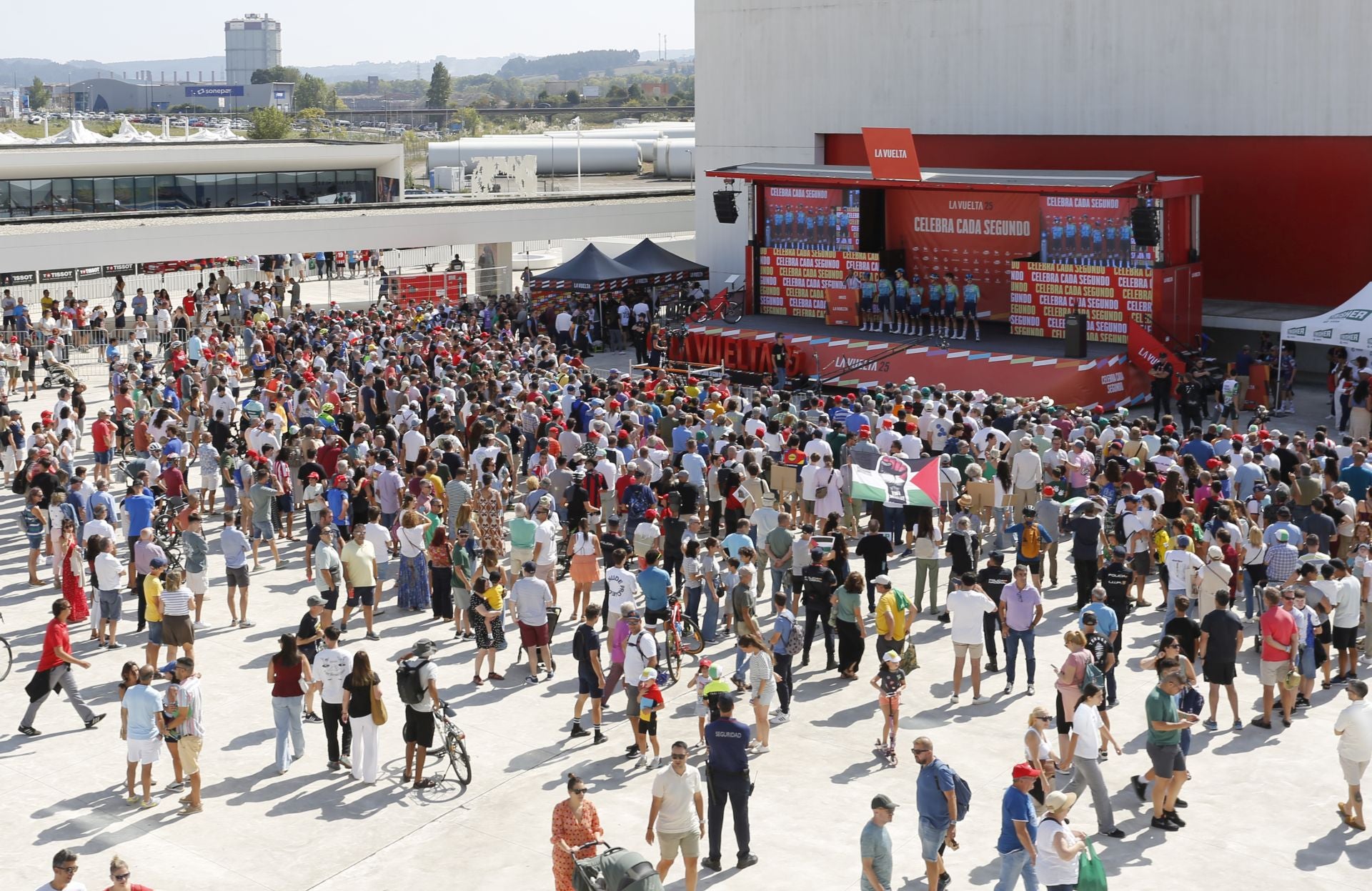 Nuevas protestas en Avilés a favor de Palestina en la demicuarta etapa de La Vuelta