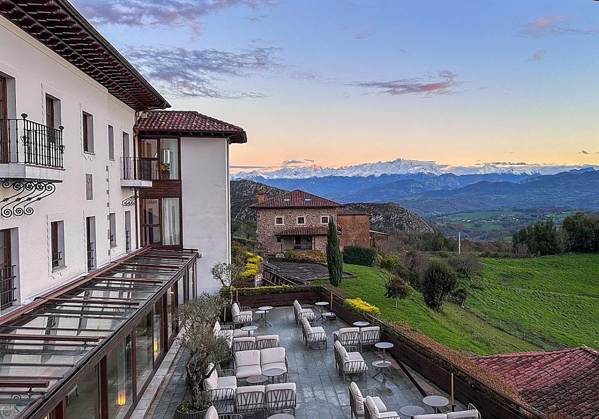Vista desde una de las habitaciones del hotel Puebloastur, en Cofiño.