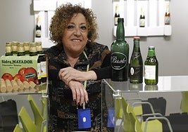 Consuelo Busto, con varios productos de Mayador.