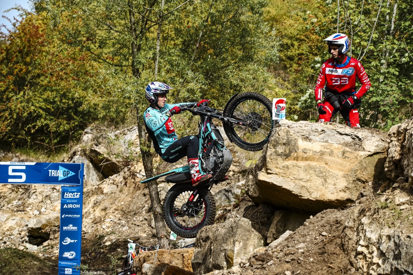 El piloto ovetense, con su Montesa, en una de las zonas del Gran Premio de Reino Unido.