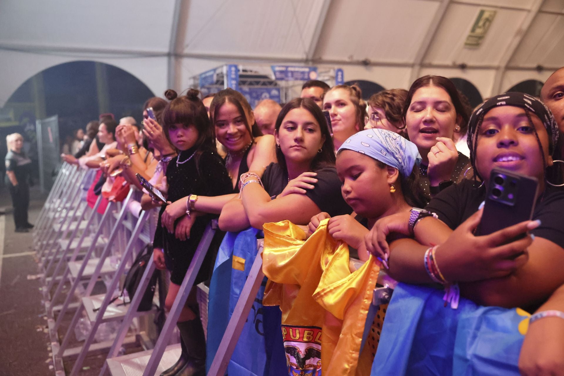 Camilo y María Becerra prenden la mecha de las fiestas de San Mateo de Oviedo
