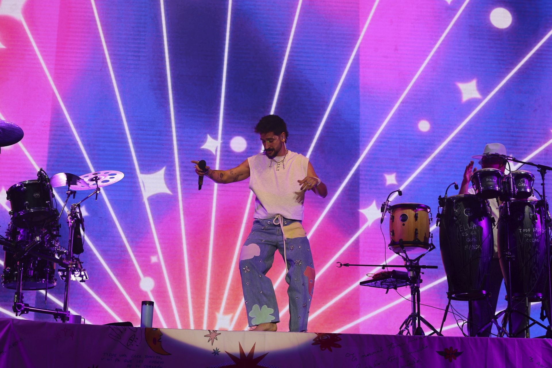 Camilo y María Becerra prenden la mecha de las fiestas de San Mateo de Oviedo