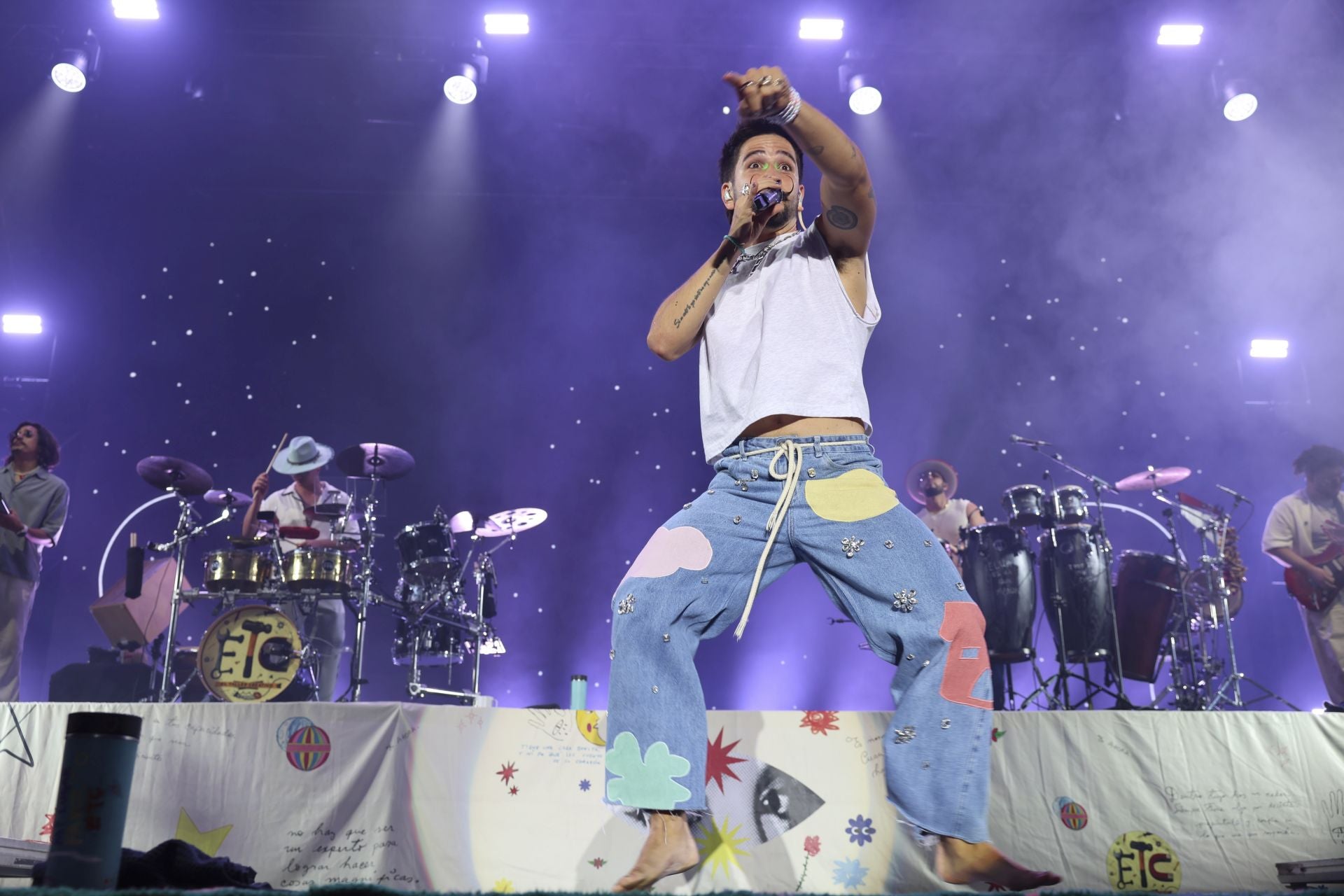 Camilo y María Becerra prenden la mecha de las fiestas de San Mateo de Oviedo