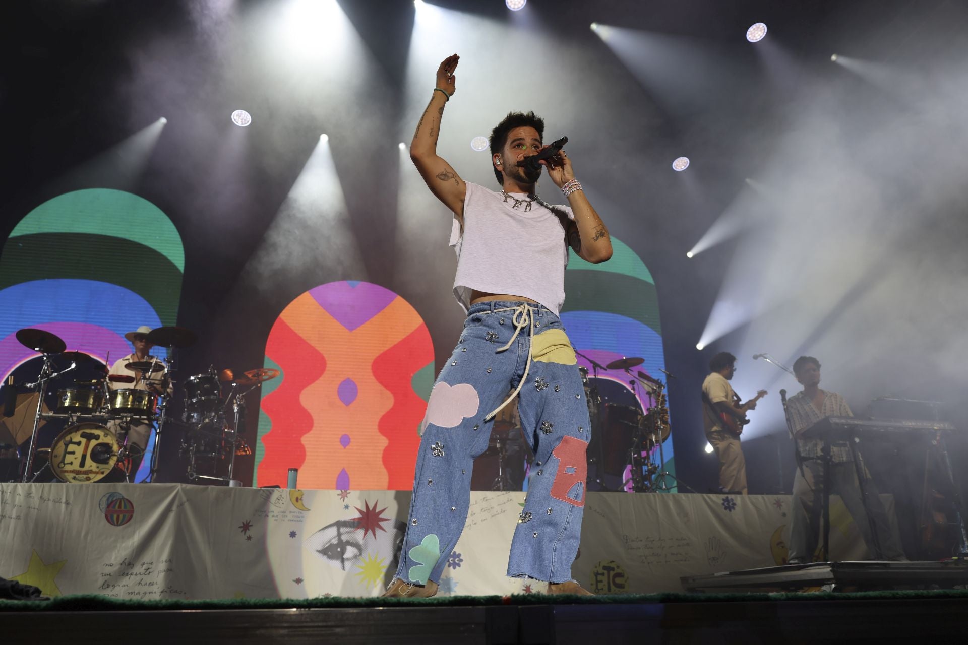 Camilo y María Becerra prenden la mecha de las fiestas de San Mateo de Oviedo