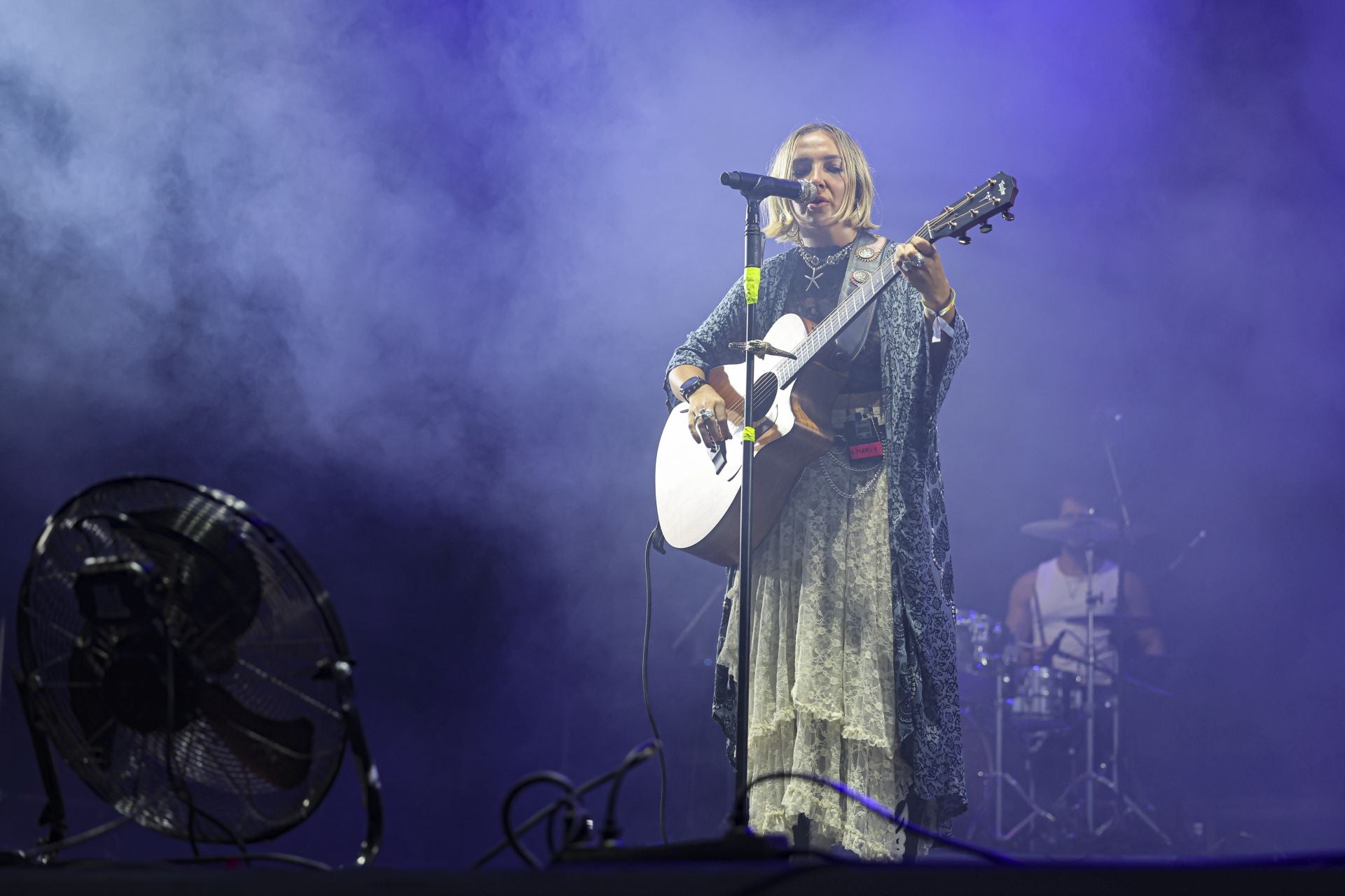 Camilo y María Becerra prenden la mecha de las fiestas de San Mateo de Oviedo