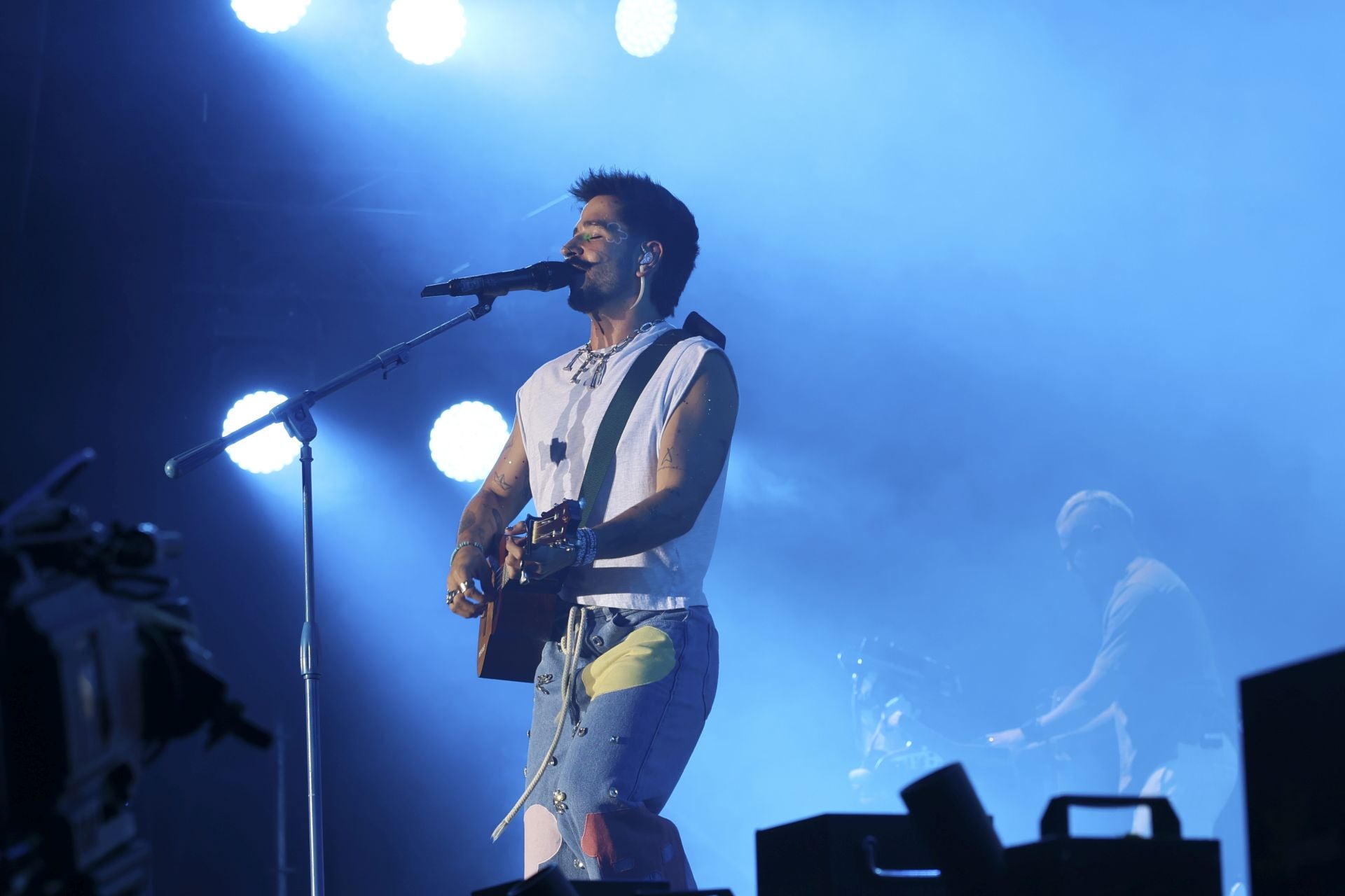 Camilo y María Becerra prenden la mecha de las fiestas de San Mateo de Oviedo