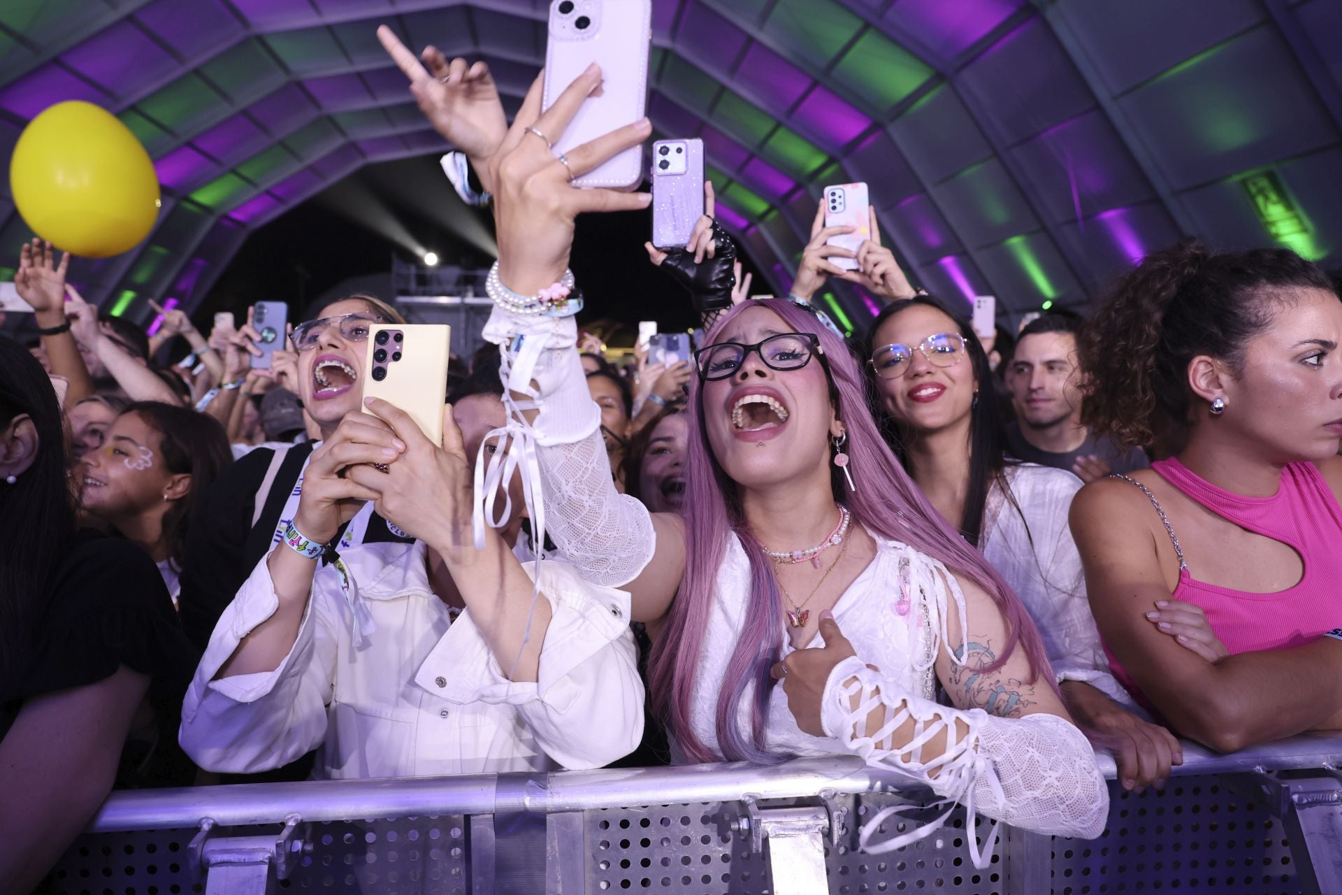 Camilo y María Becerra prenden la mecha de las fiestas de San Mateo de Oviedo