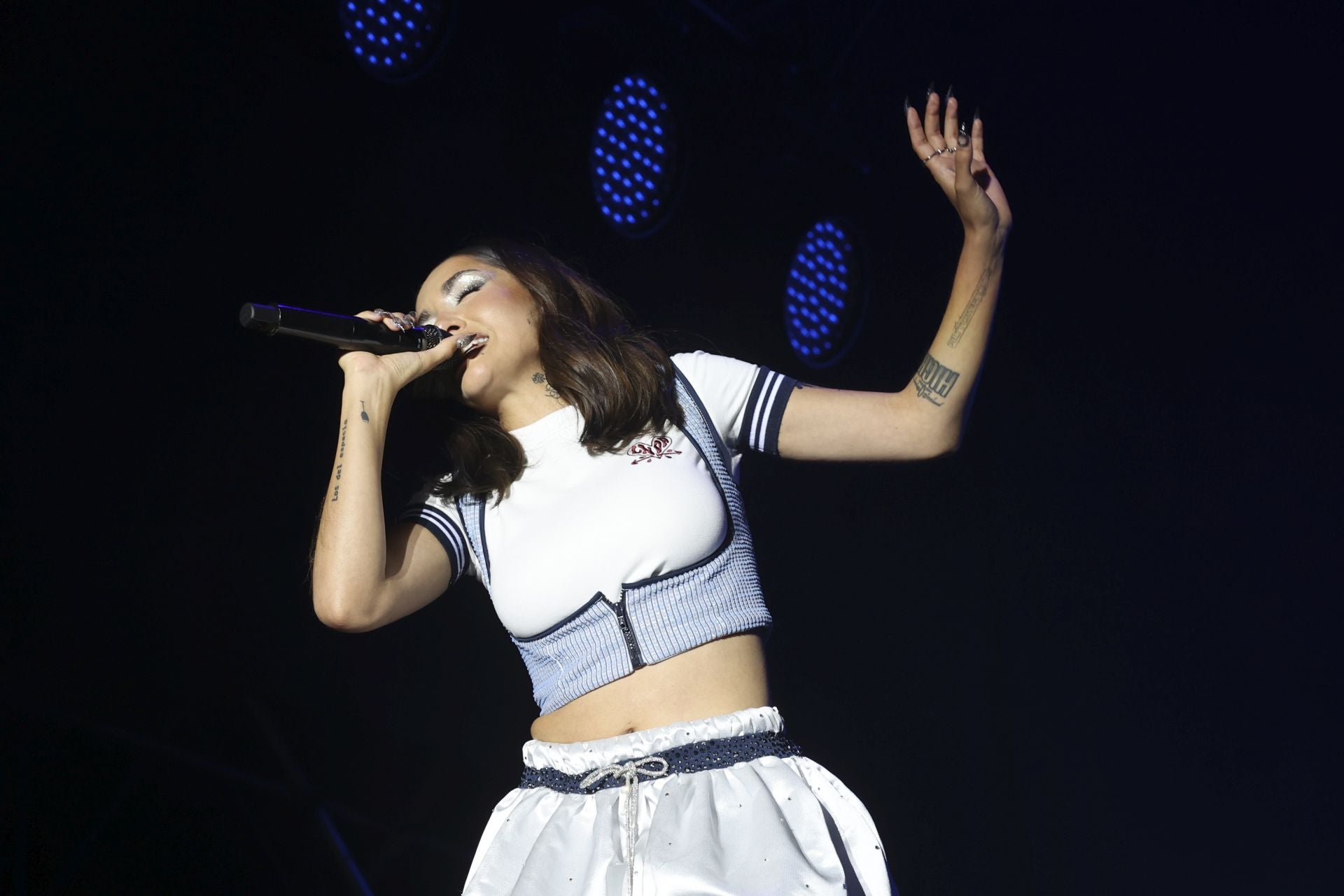 Camilo y María Becerra prenden la mecha de las fiestas de San Mateo de Oviedo