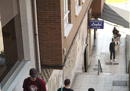 Un tramo de las empinadas escalera.