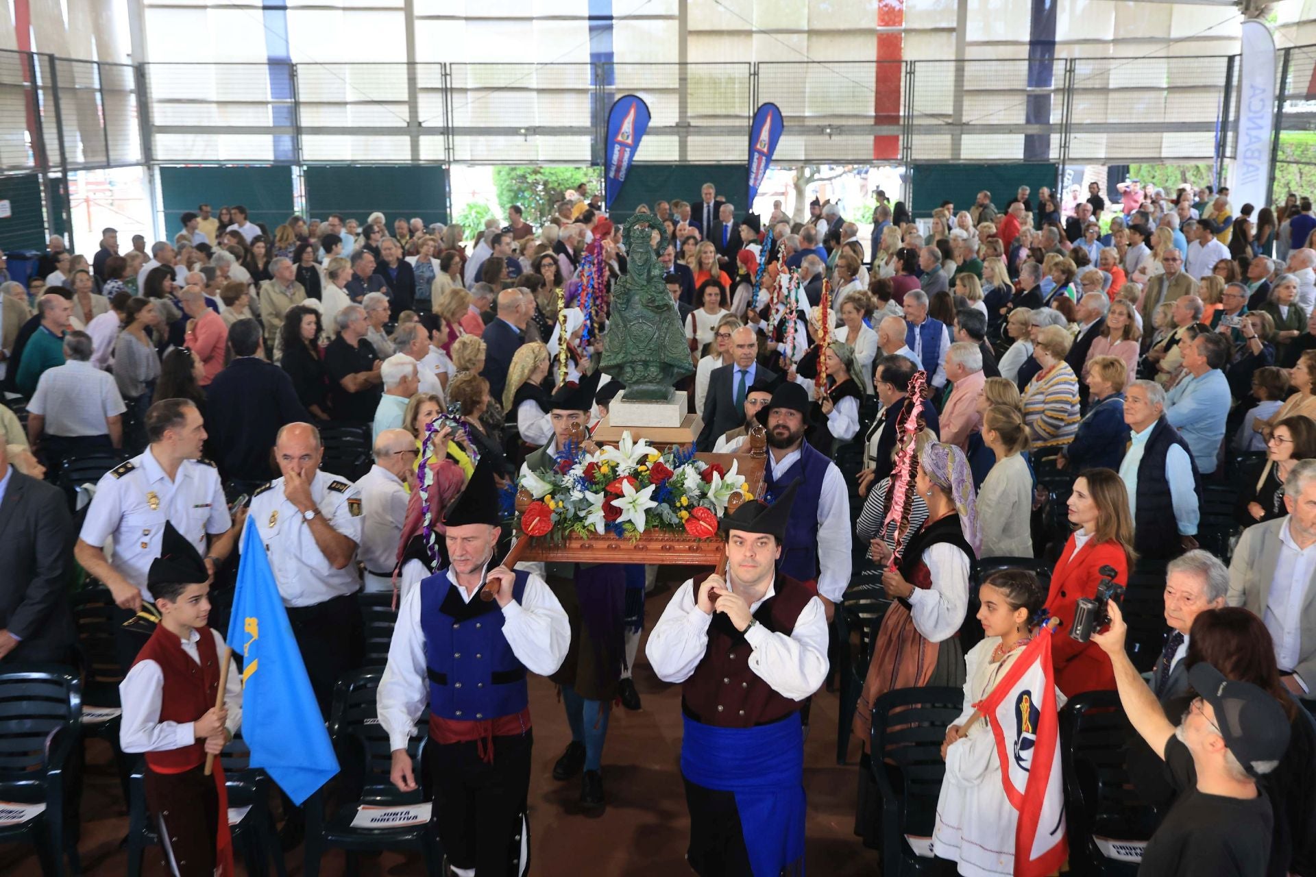 El Grupo Covadonga homenajea a 143 socios para celebrar el Día de Asturias