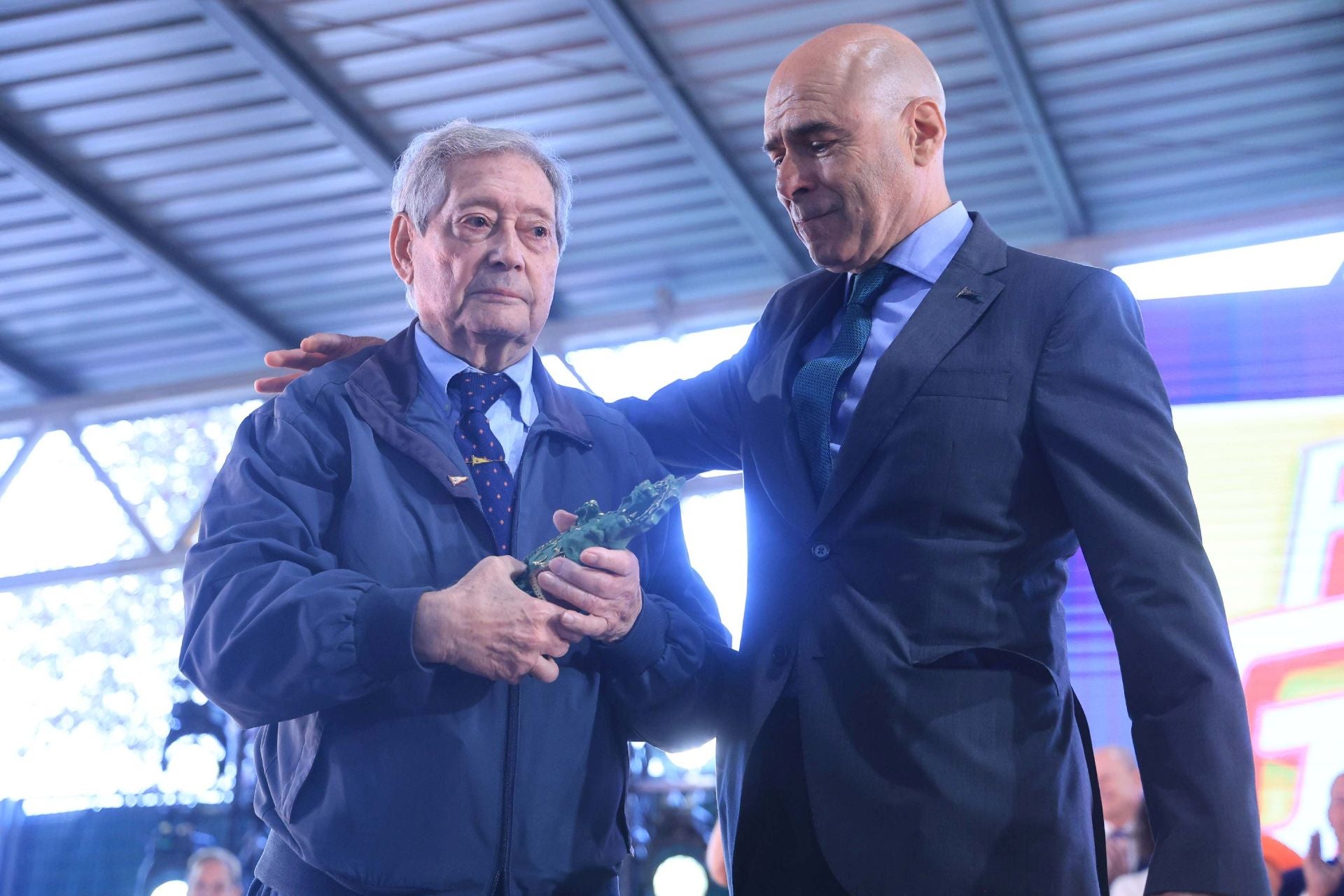 El Grupo Covadonga homenajea a 143 socios para celebrar el Día de Asturias