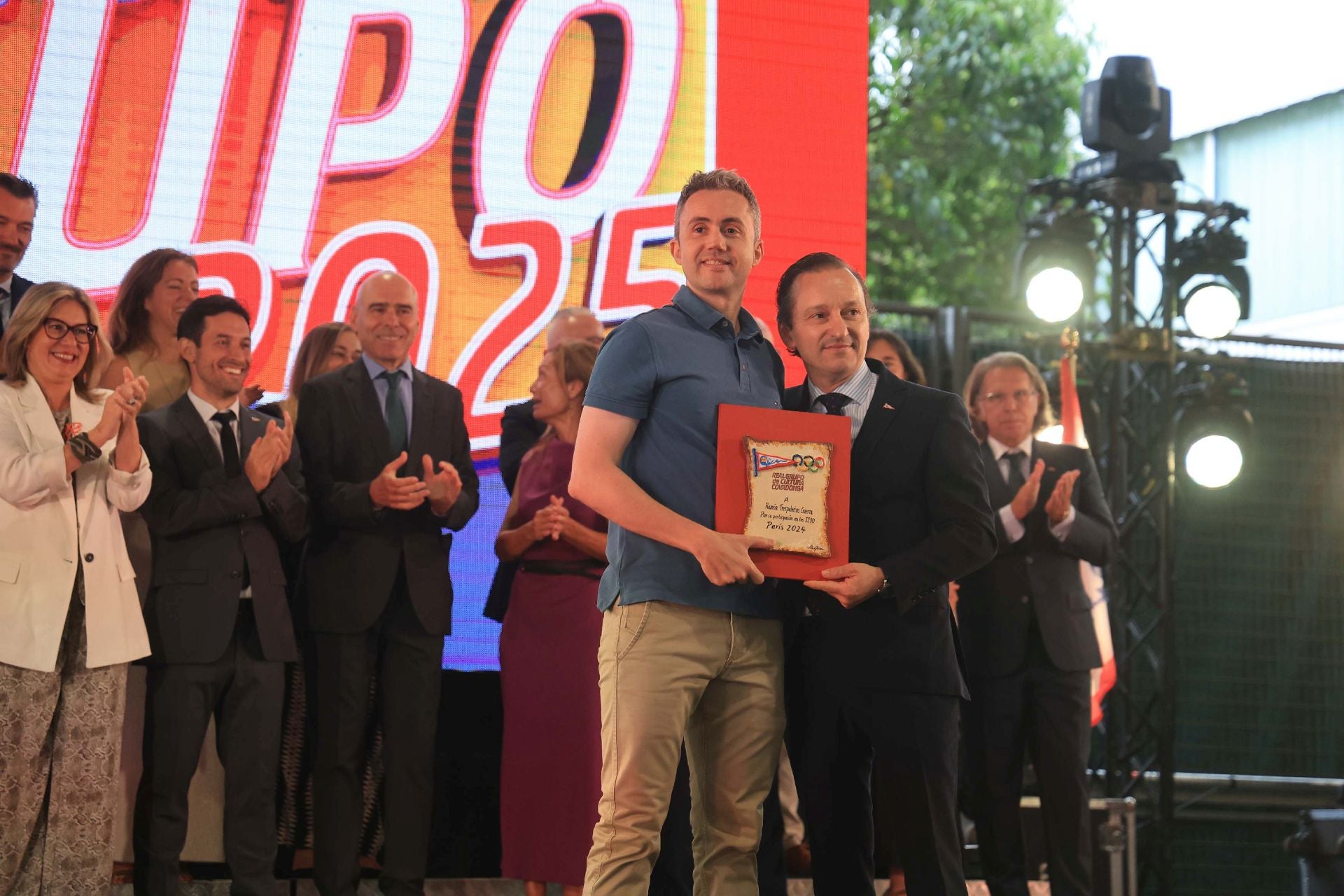 El Grupo Covadonga homenajea a 143 socios para celebrar el Día de Asturias